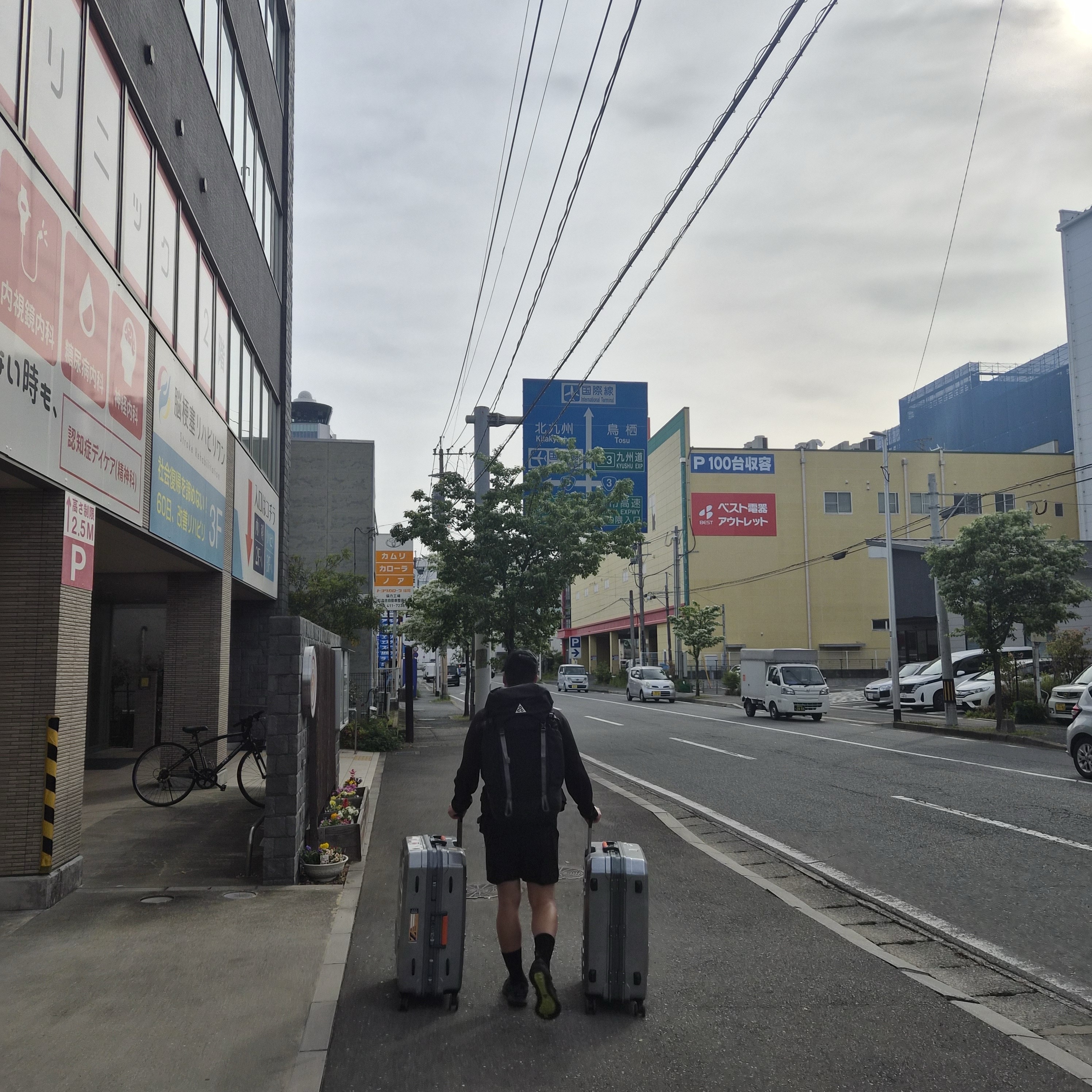 Nike ACG 36 Backpack Black, Nike ACG Mountain Fly Low Gore-Tex SE Dark Smoke Grey 착용 스타일