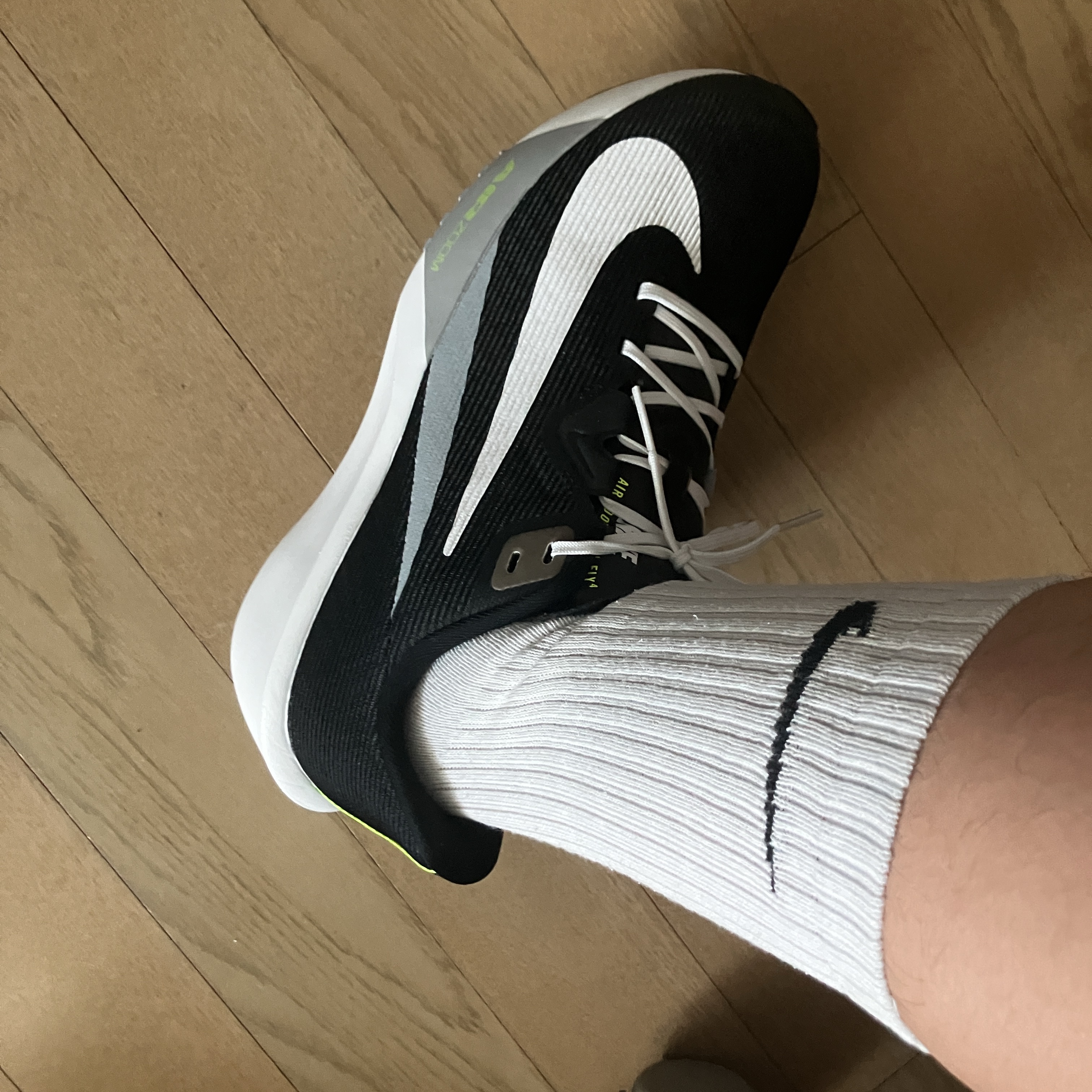 Nike Air Zoom Rival Fly 4 Black Wolf Grey 착용 스타일