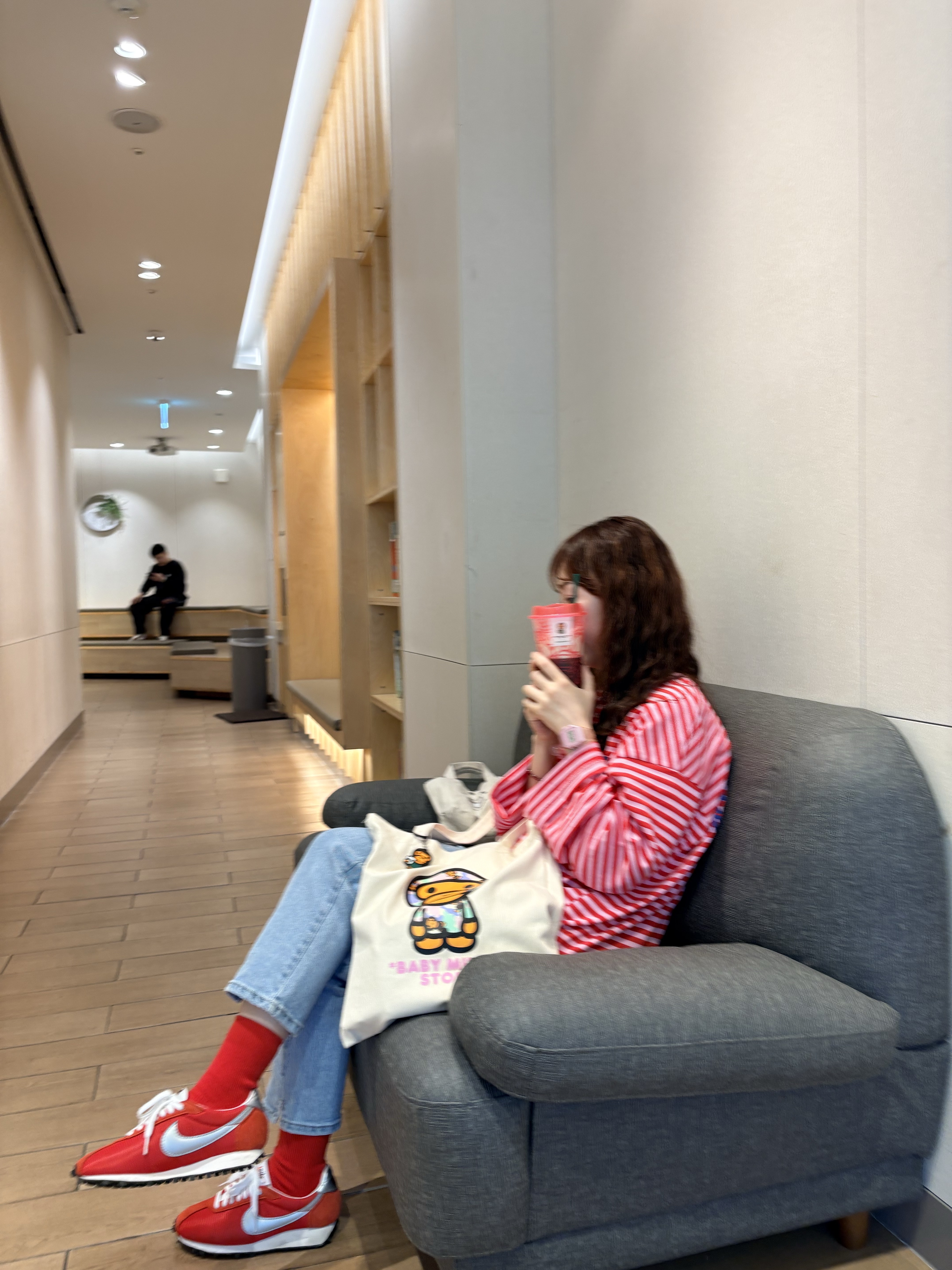 Undermycar x Umbro Warm Up Pants Black, Starbucks x BAPE Baby Milo Keychain 착용 스타일 - 1