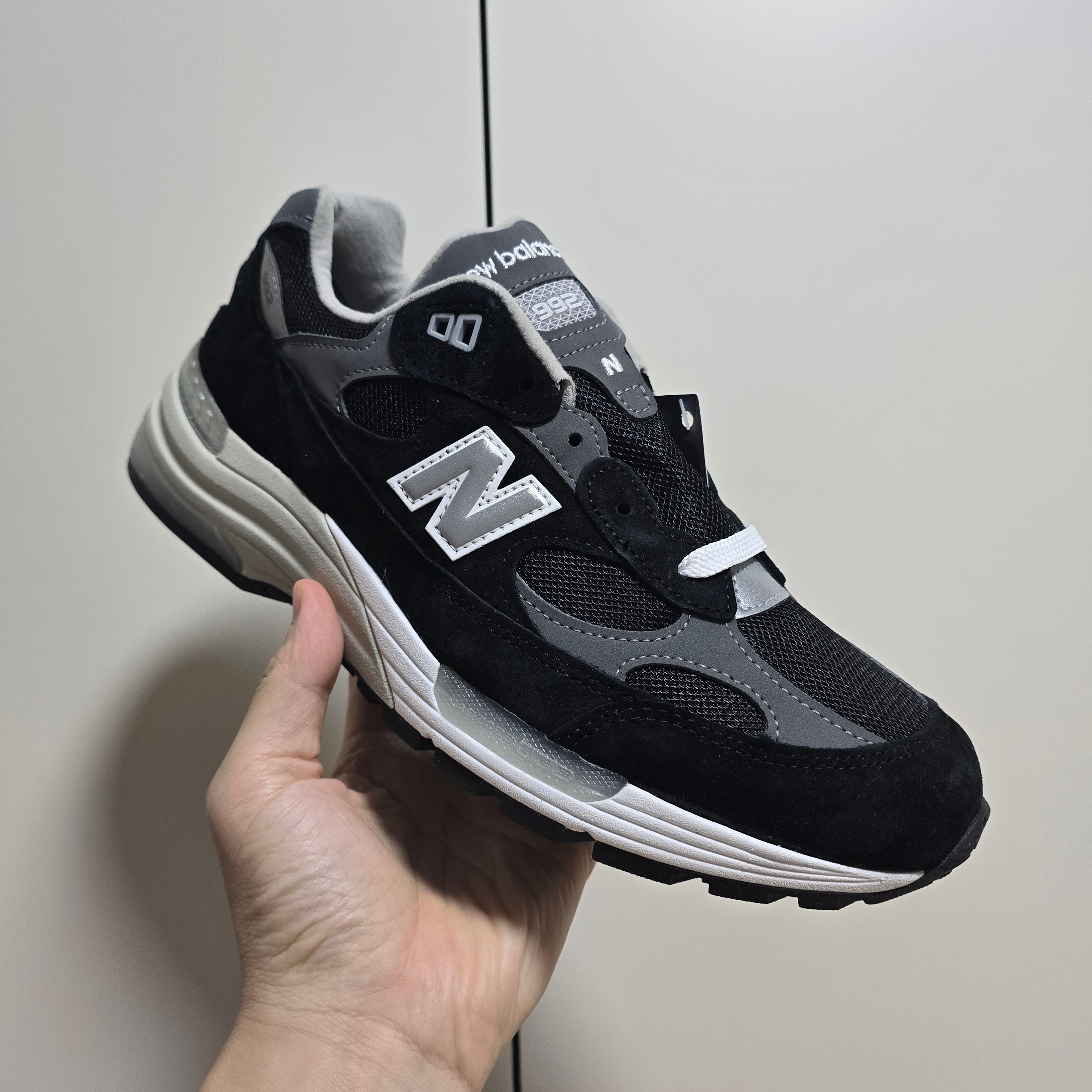 New Balance 992 Made in USA Core Black Grey 착용 스타일