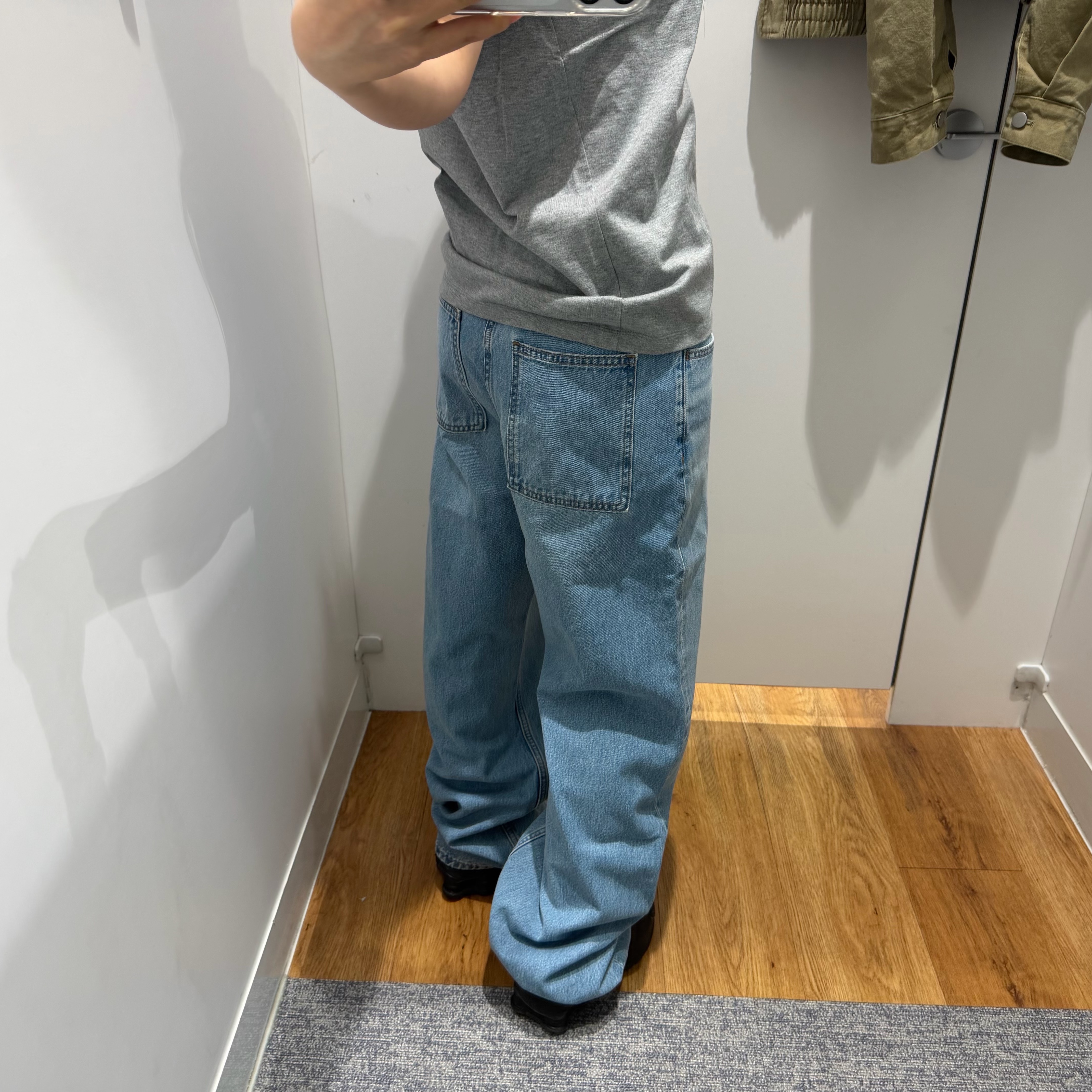 (W) Nike Shox R4 Black, Uniqlo x JW Anderson Straight Jean Blue - KR 착용 스타일 - 2