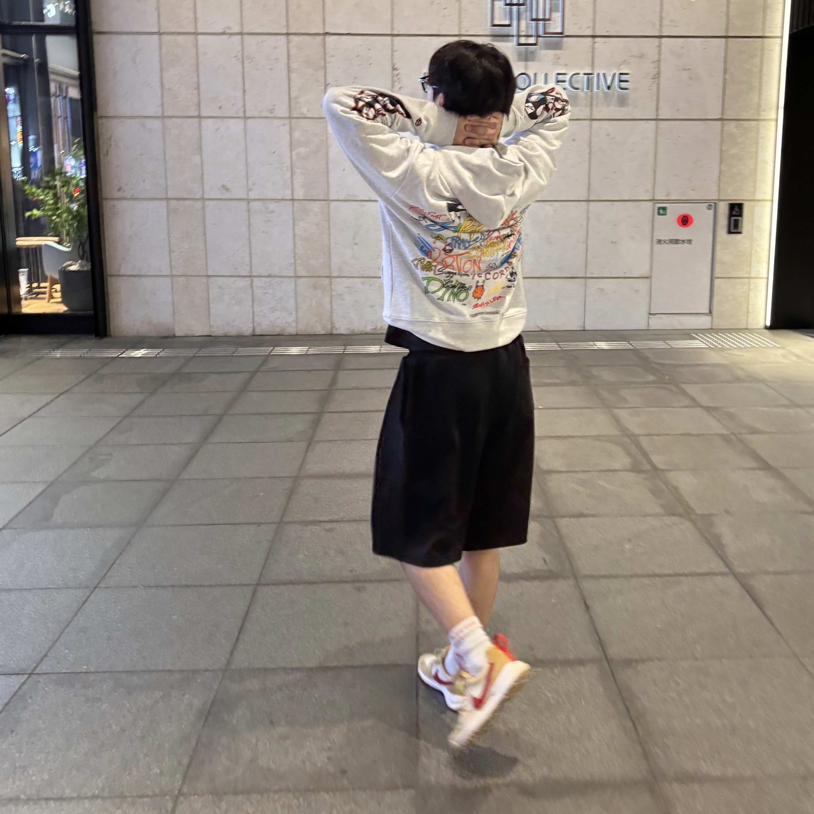 Chrome Hearts Matty Boy Flame Hoodie Gray 착용 스타일 - 2