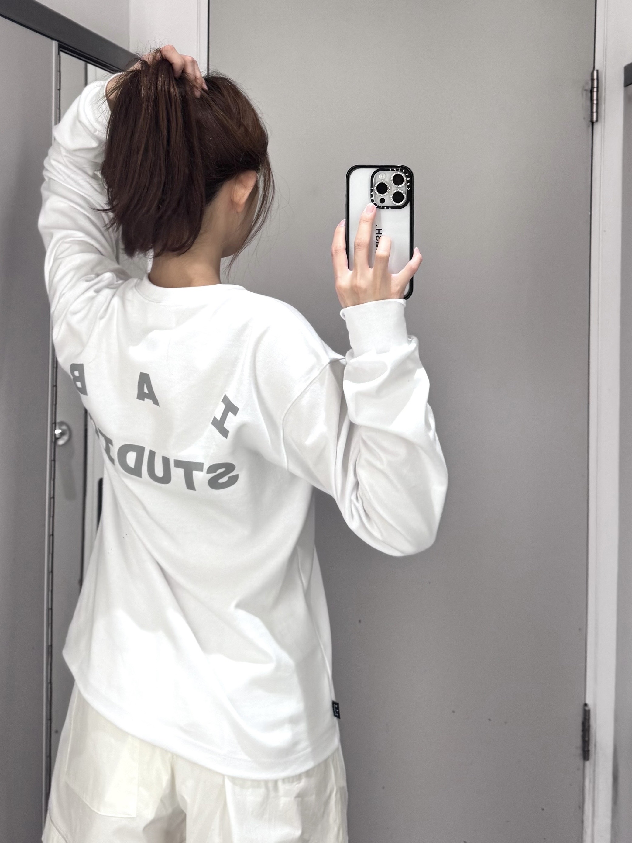 IAB Studio IAB Long Sleeve White - 26SS 착용 스타일 - 1