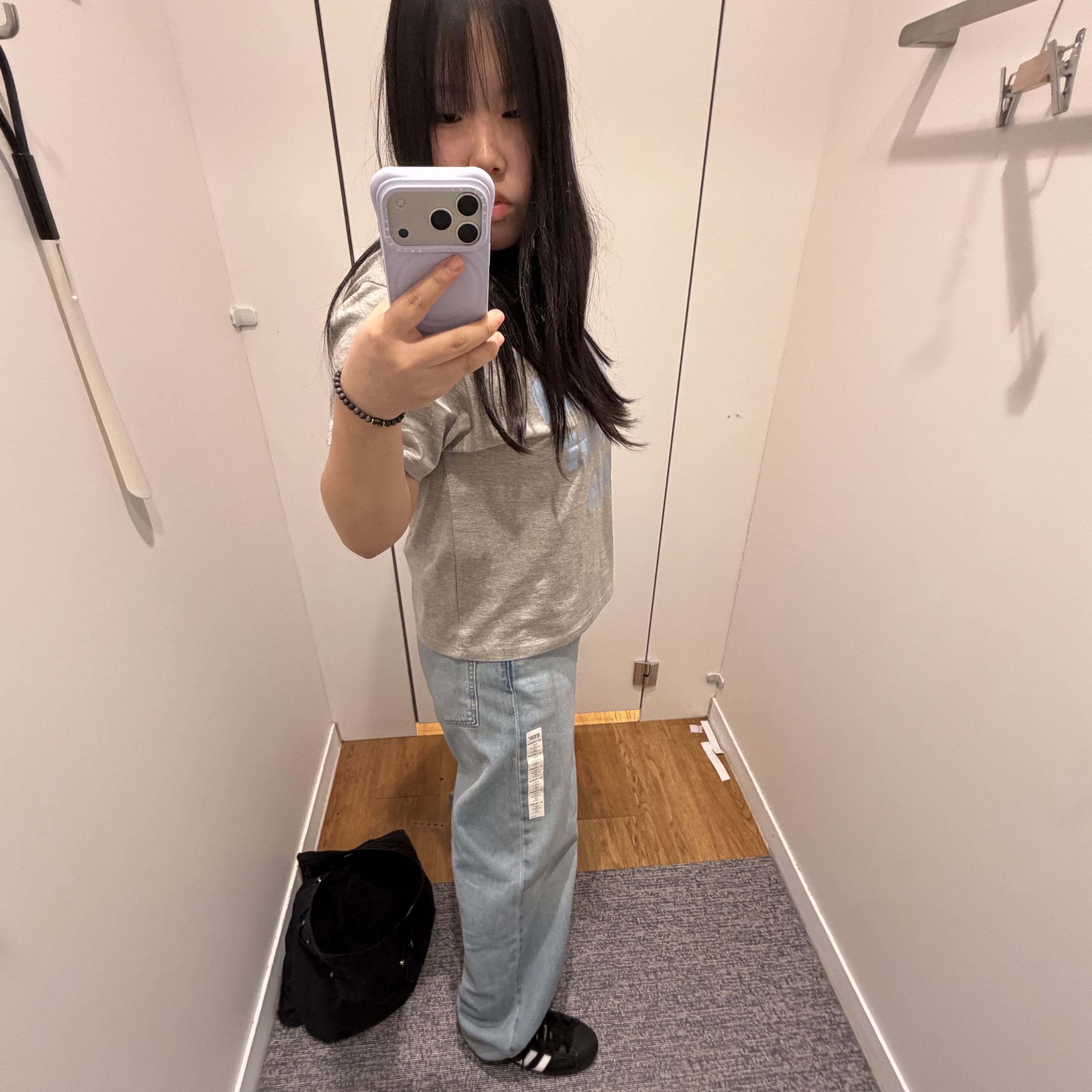 Adidas Superstar Core Black White, Uniqlo Wide Straight Jeans Blue - JP 착용 스타일 - 2