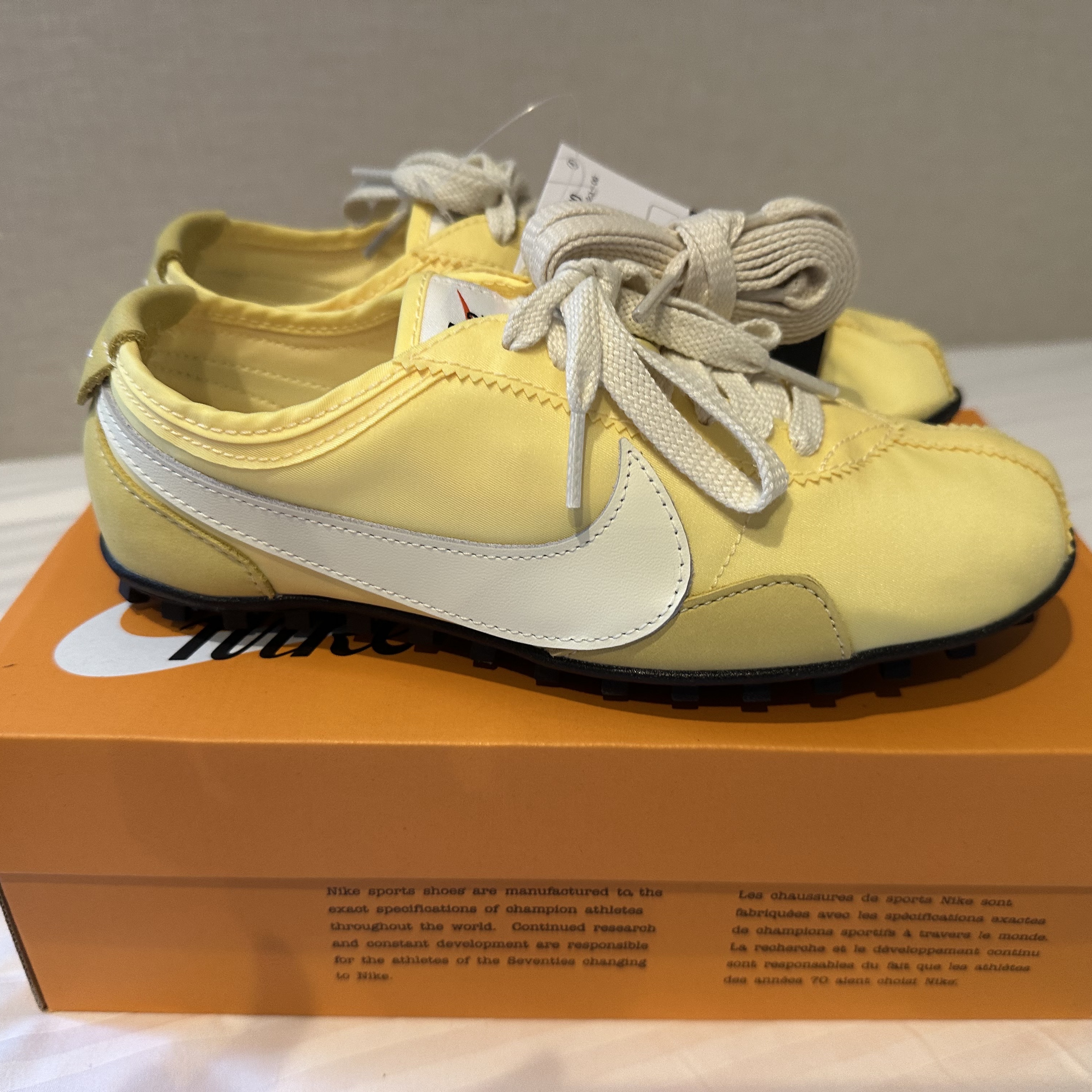 (W) Nike Moon Shoe OG Soft Yellow Black 착용 스타일