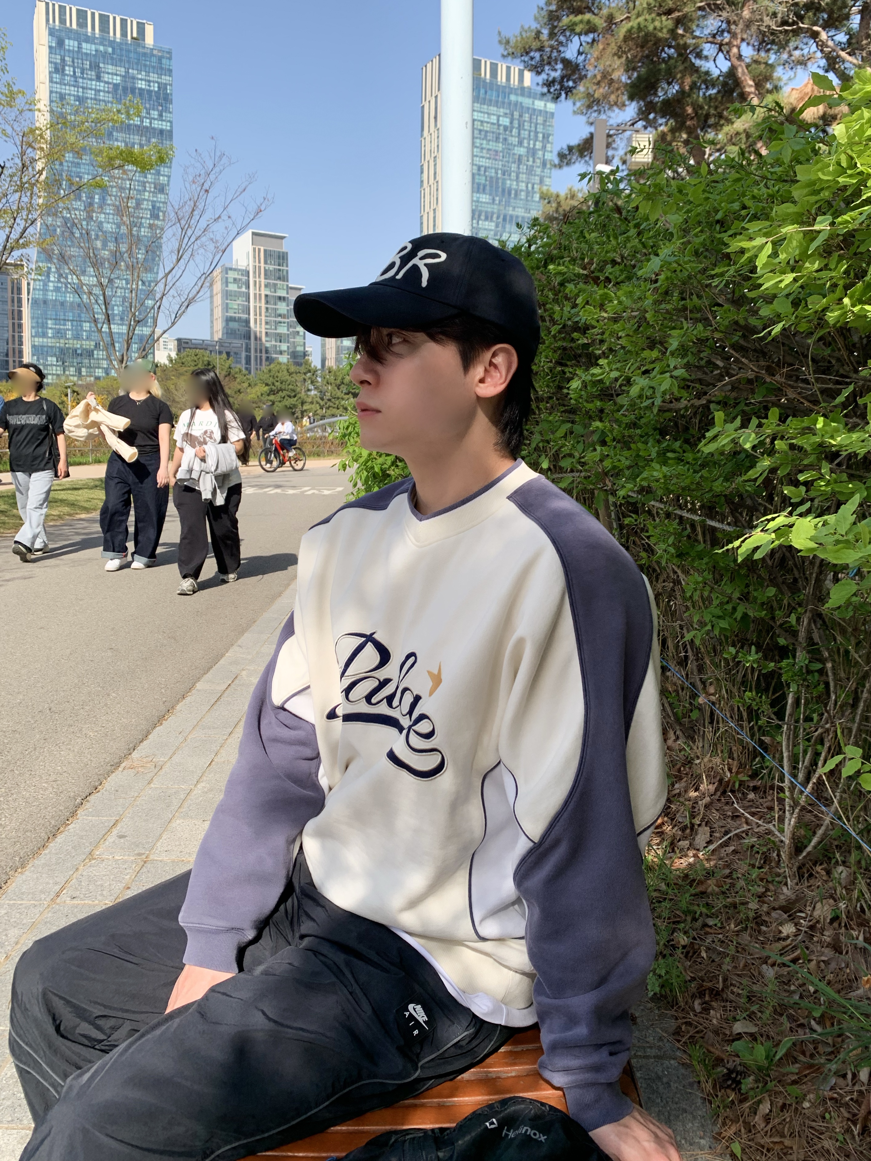 Palace Star Script Crew Soft White - 24SS, Nike Solo Swoosh Track Pants Black - Asia 착용 스타일 - 4