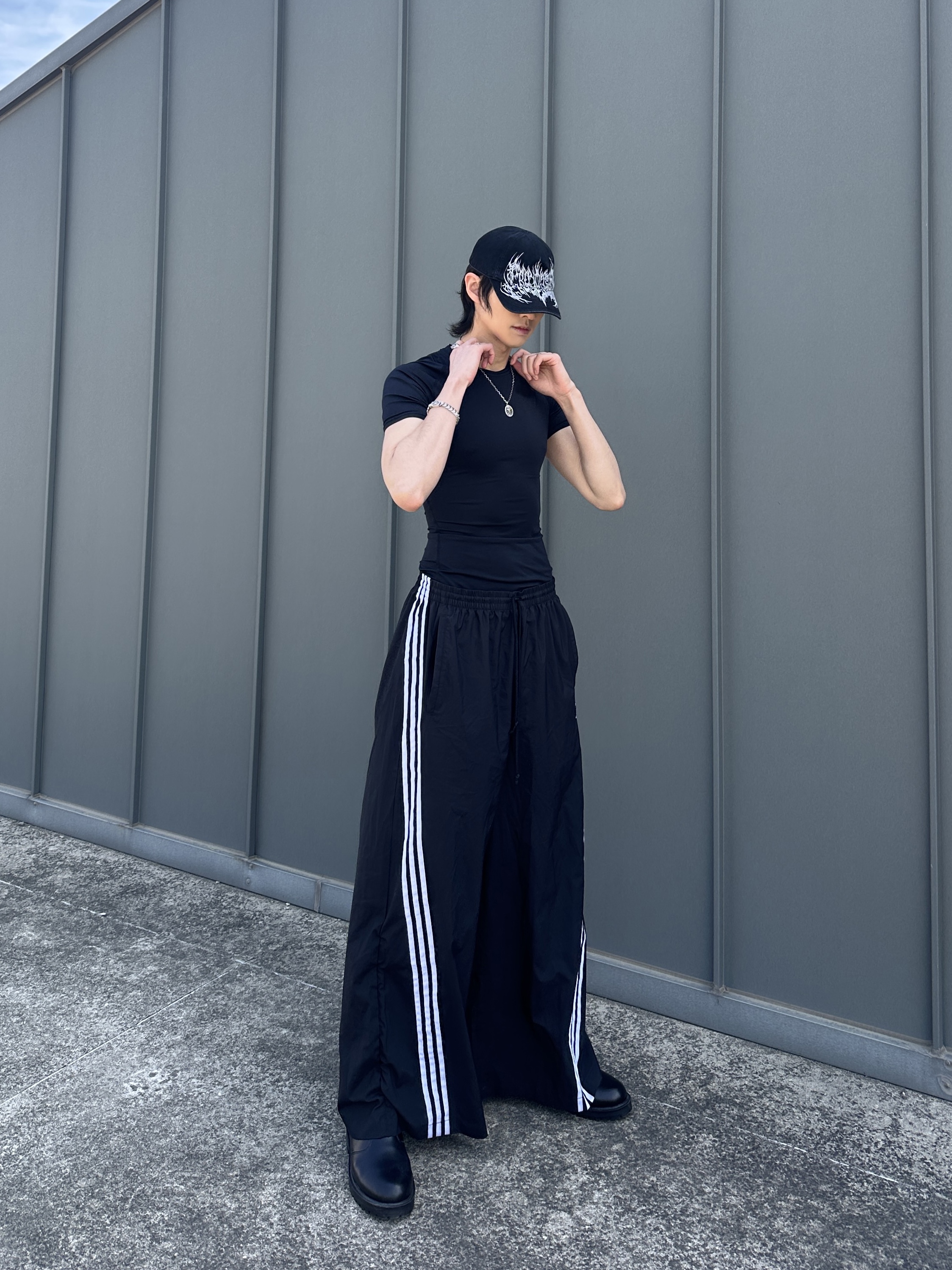 Project G/R Metalic Logo Cap Black, (W) Adidas Adilenium Season 2 Oversized Zip Off Track Pants Gender Neutral Black - KR Sizing 착용 스타일 - 2