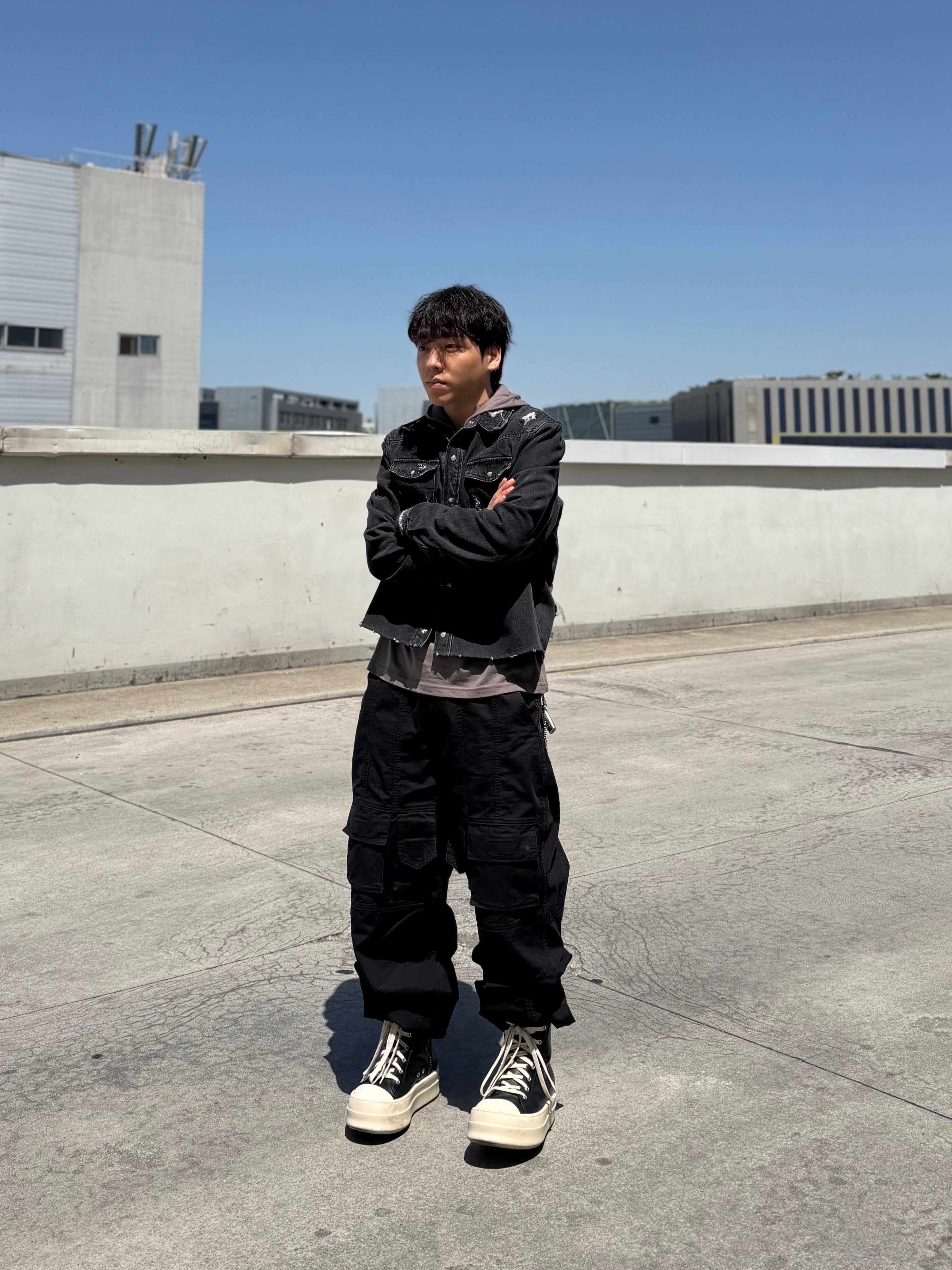 Rick Owens Mega Bumper Sneakers Black Milk 착용 스타일 - 4