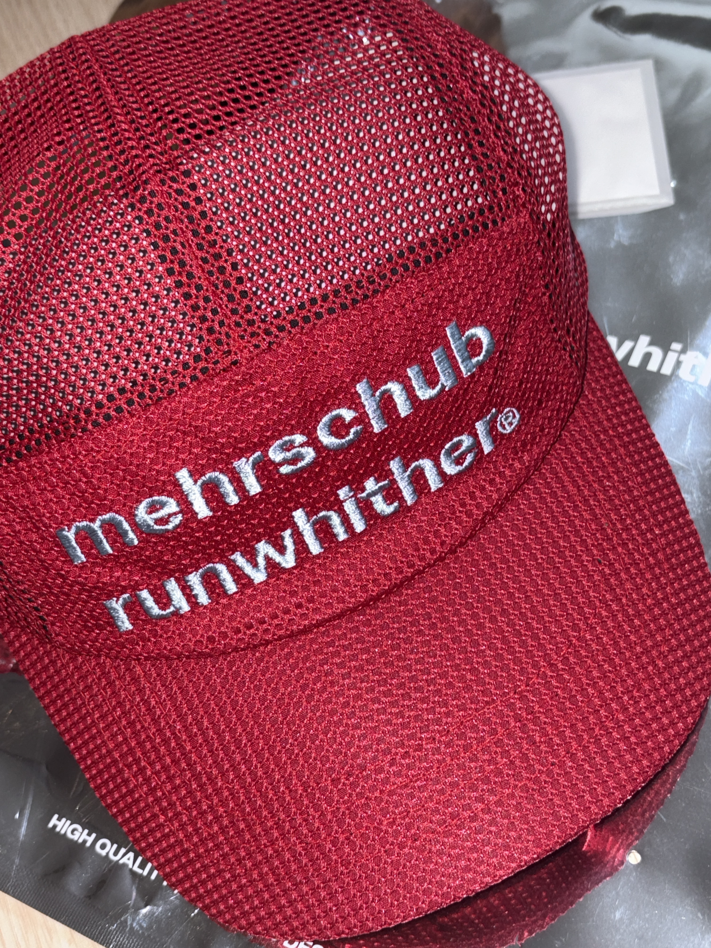 [KREAM 단독] runwhither Mesh Cap Red, (W) Celine Triomphe 01 Sunglasses in Acetate Black 착용 스타일 - 6