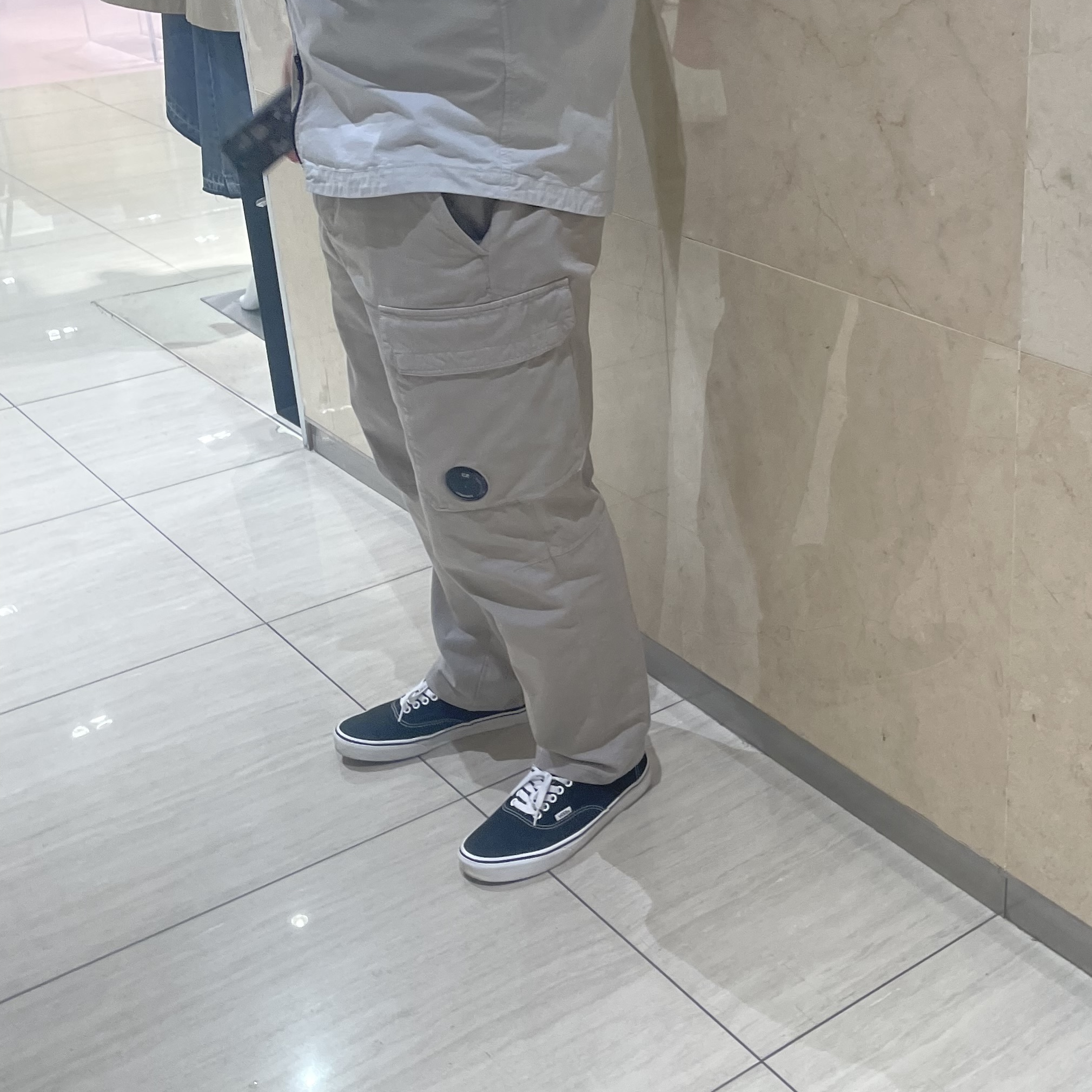 C.P. Company Cotton Gabardine Loose Cargo Pants Dove Grey - 26SS 착용 스타일