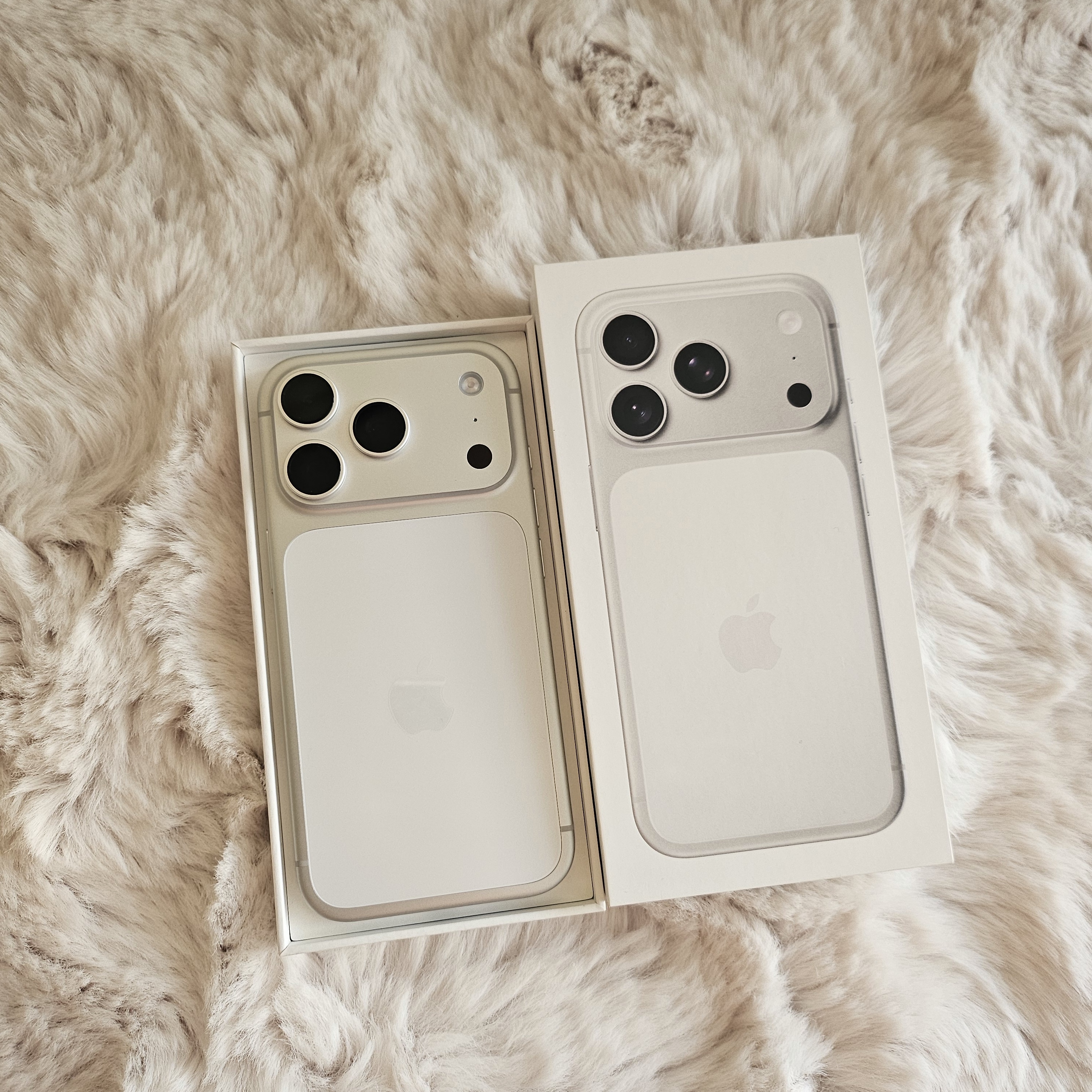 Apple iPhone 17 Pro 256GB Silver 착용 스타일