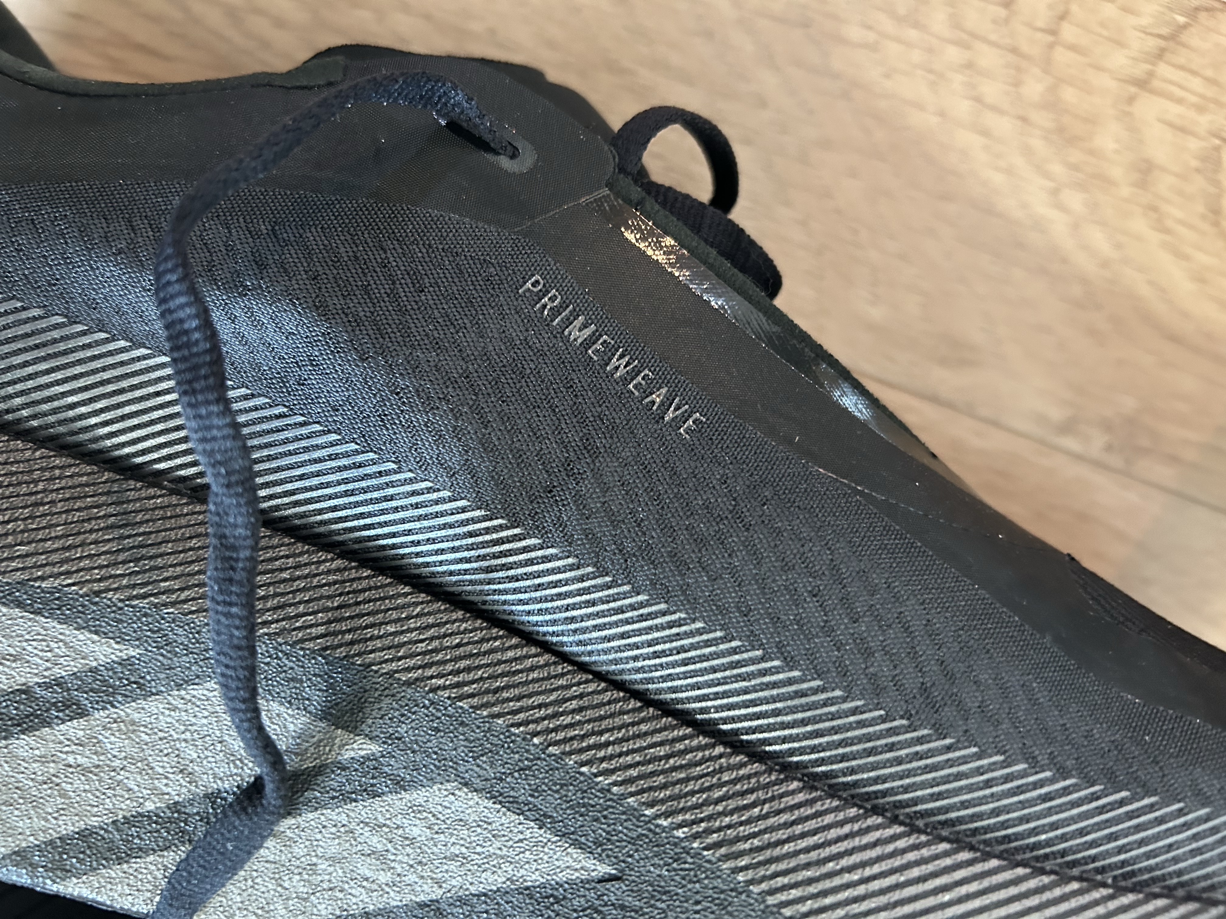 Adidas Hyperboost Edge Core Black Carbon 착용 스타일