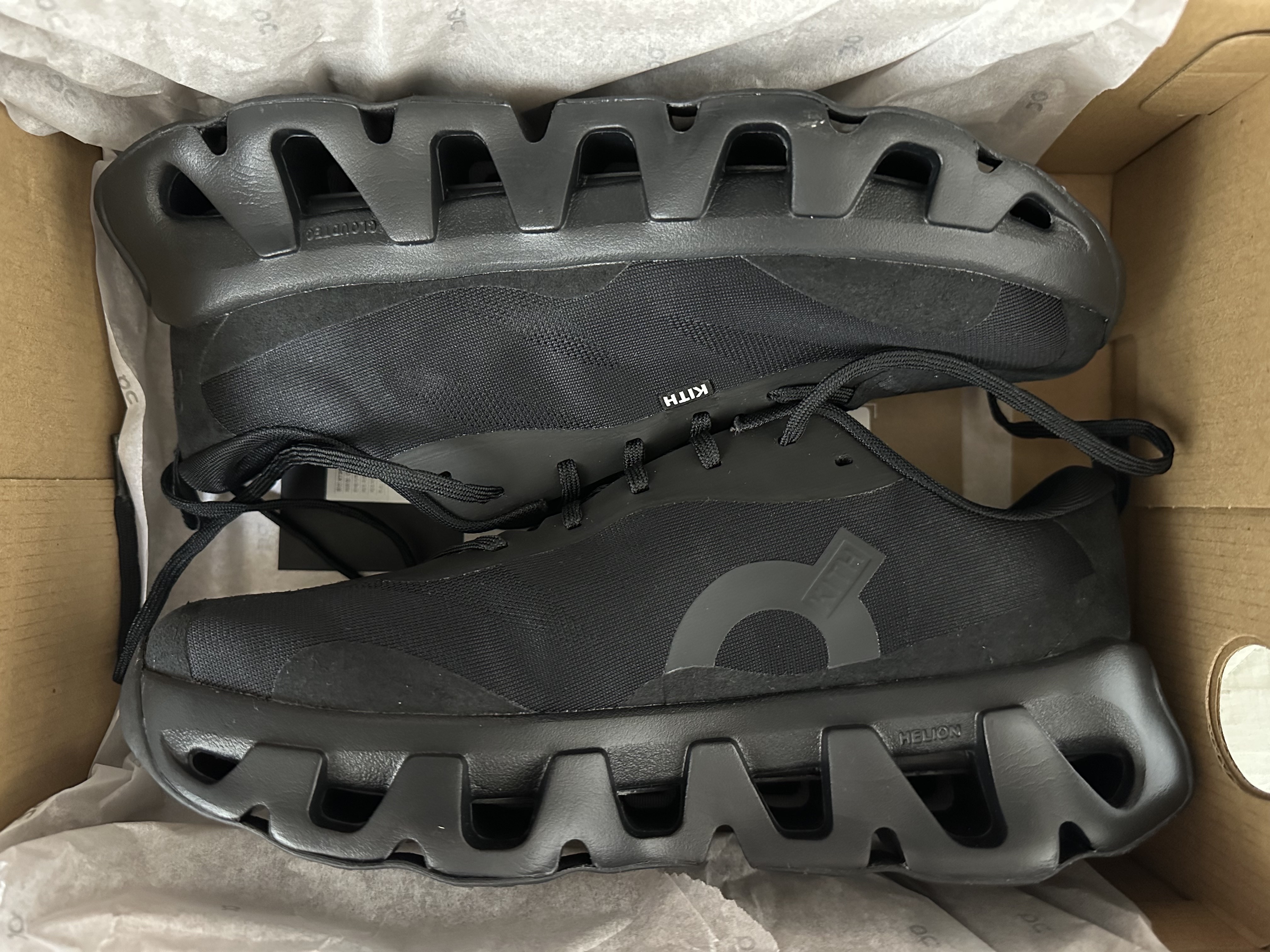 On Running x Kith K-Tech 1 Black, On Running x Kith K-Tech 2 Thorn Ganache 착용 스타일 - 1