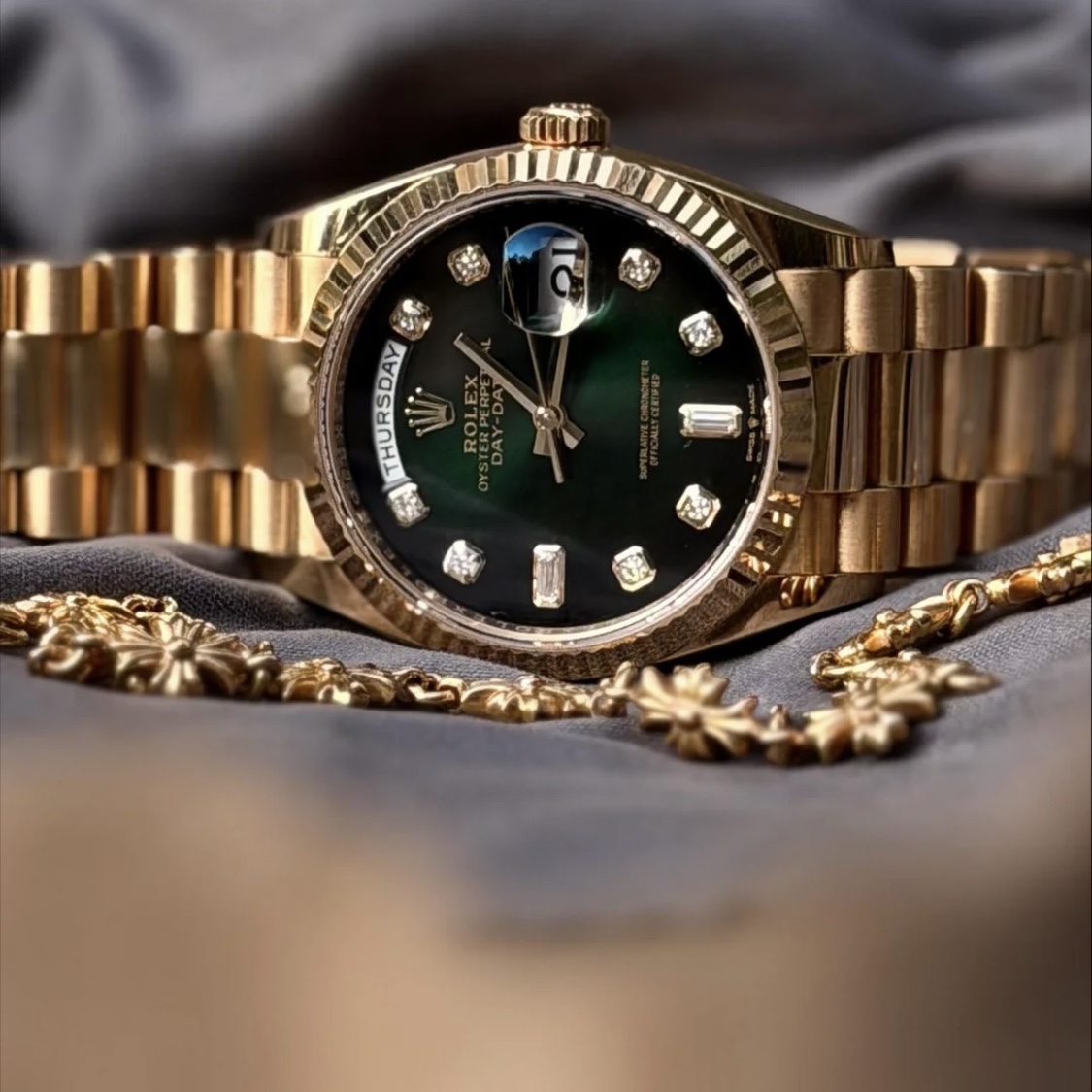 Rolex Day-Date 36mm 128238 Green Ombre Diamond-Set President 착용 스타일