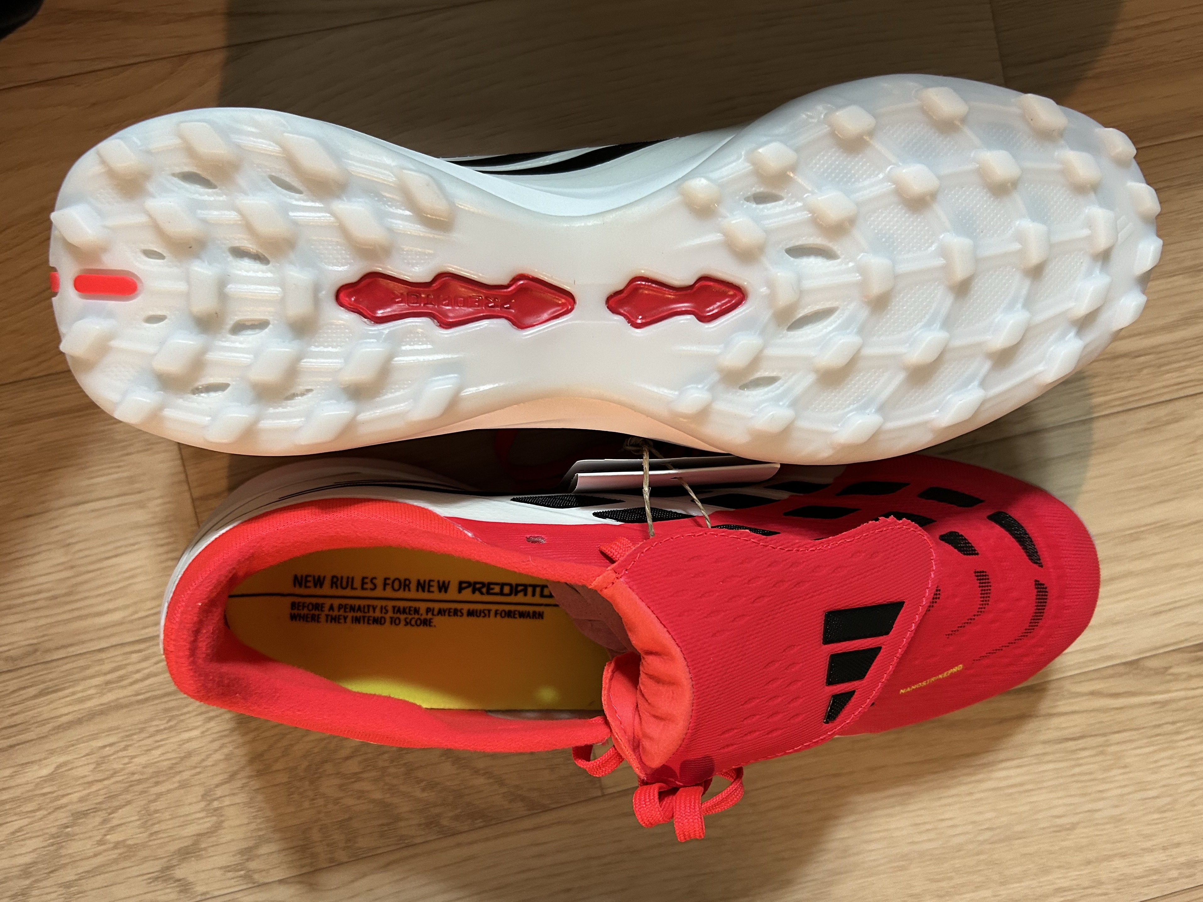 Adidas Predator Pro FT TF Lucid Red Core Black 착용 스타일