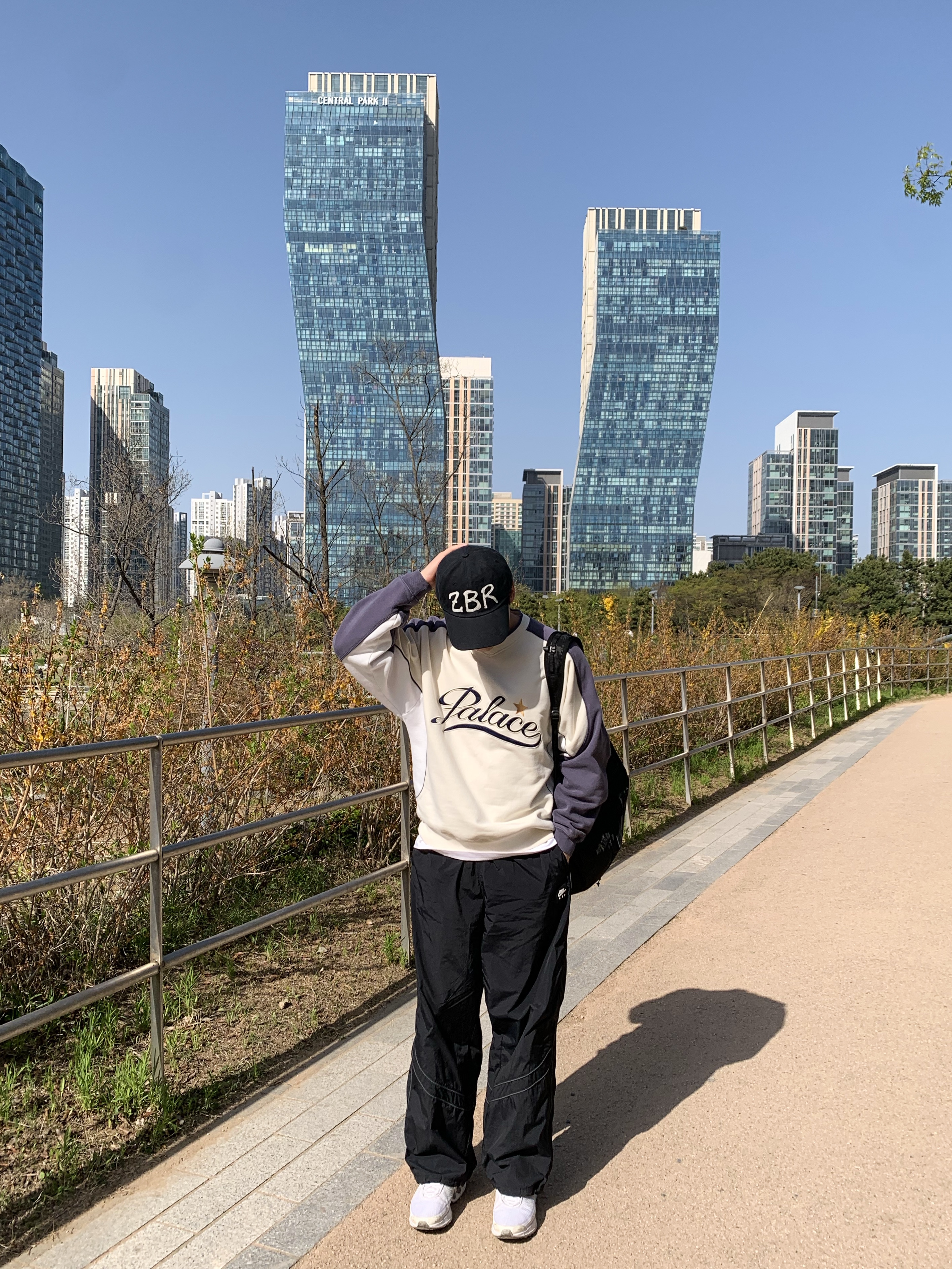 Palace Star Script Crew Soft White - 24SS, Nike Solo Swoosh Track Pants Black - Asia 착용 스타일 - 8