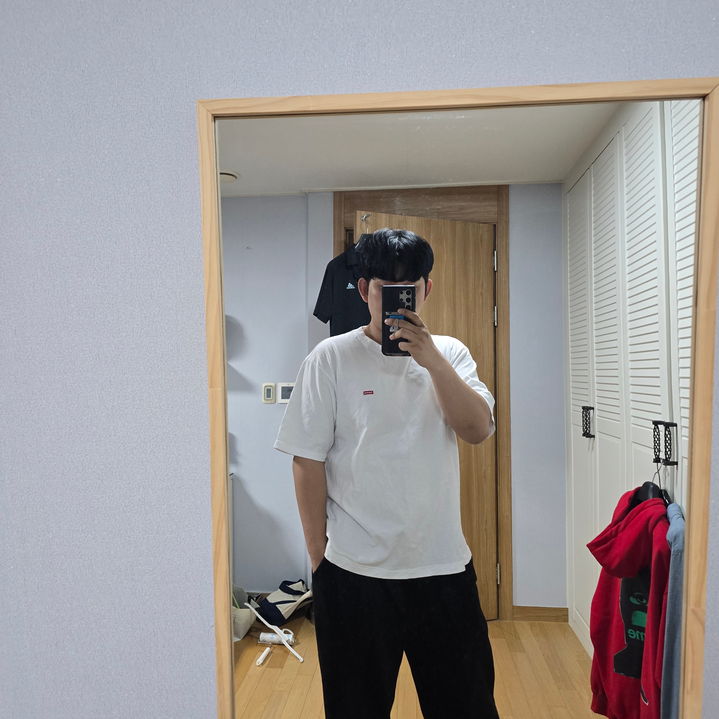 Supreme Small Box T-Shirt White - 24SS 착용 스타일