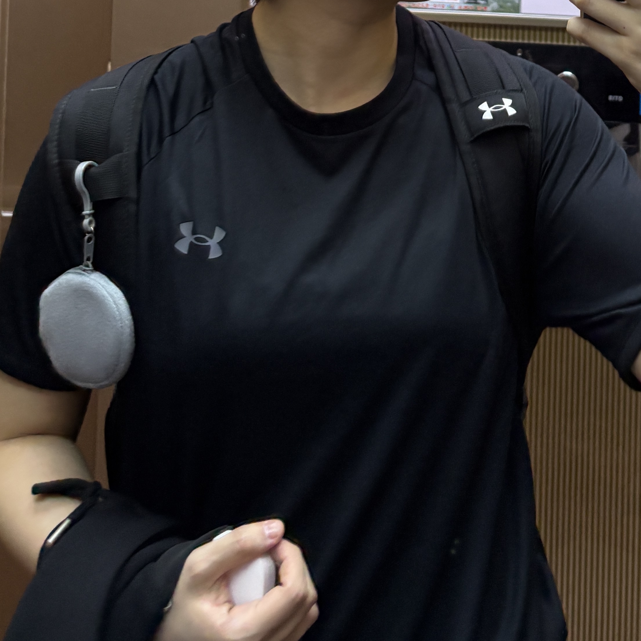 Under Armour Tech 2.0 Short Sleeve Black Graphite 착용 스타일