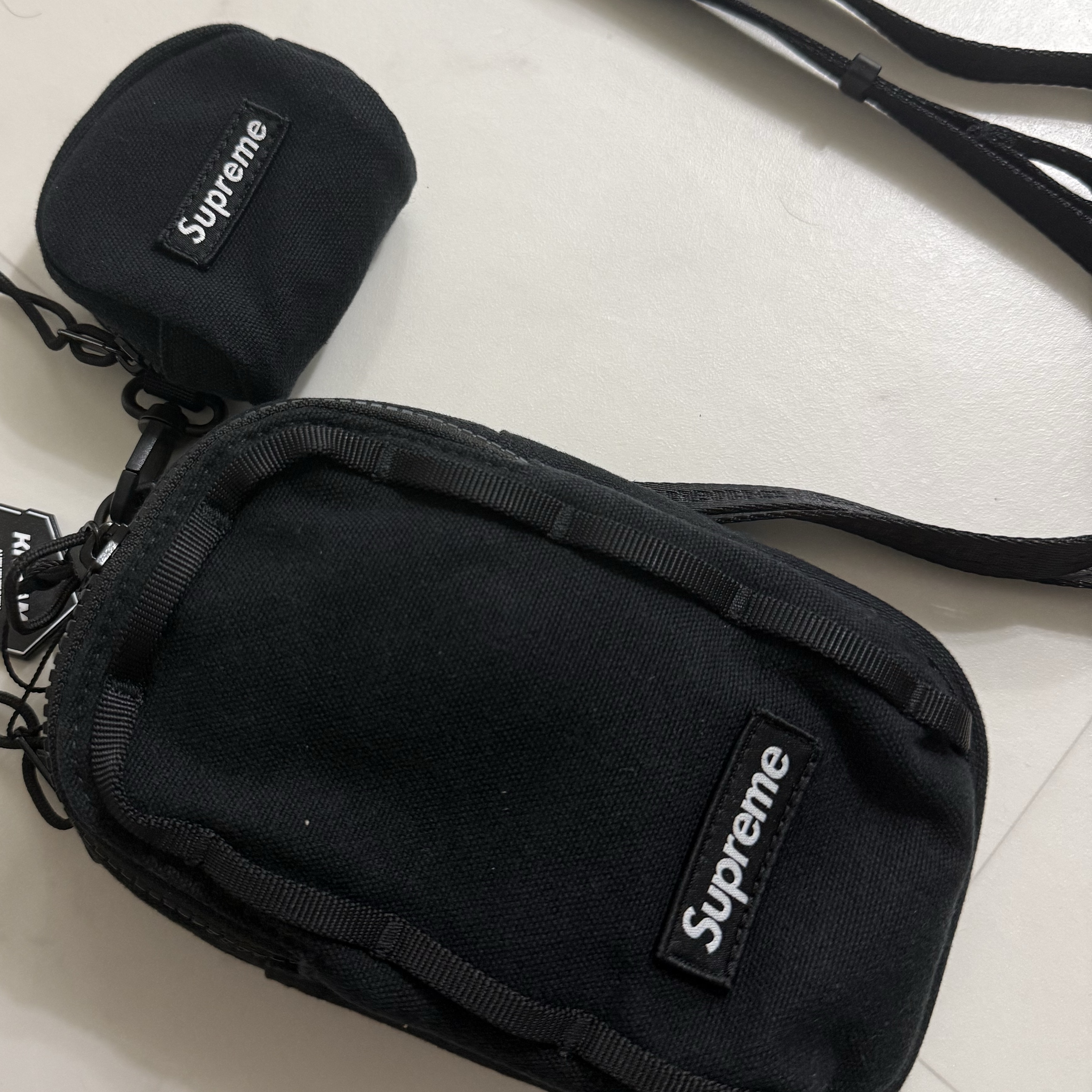 Supreme Camera Bag + Mini Pouch Black - 25SS 착용 스타일