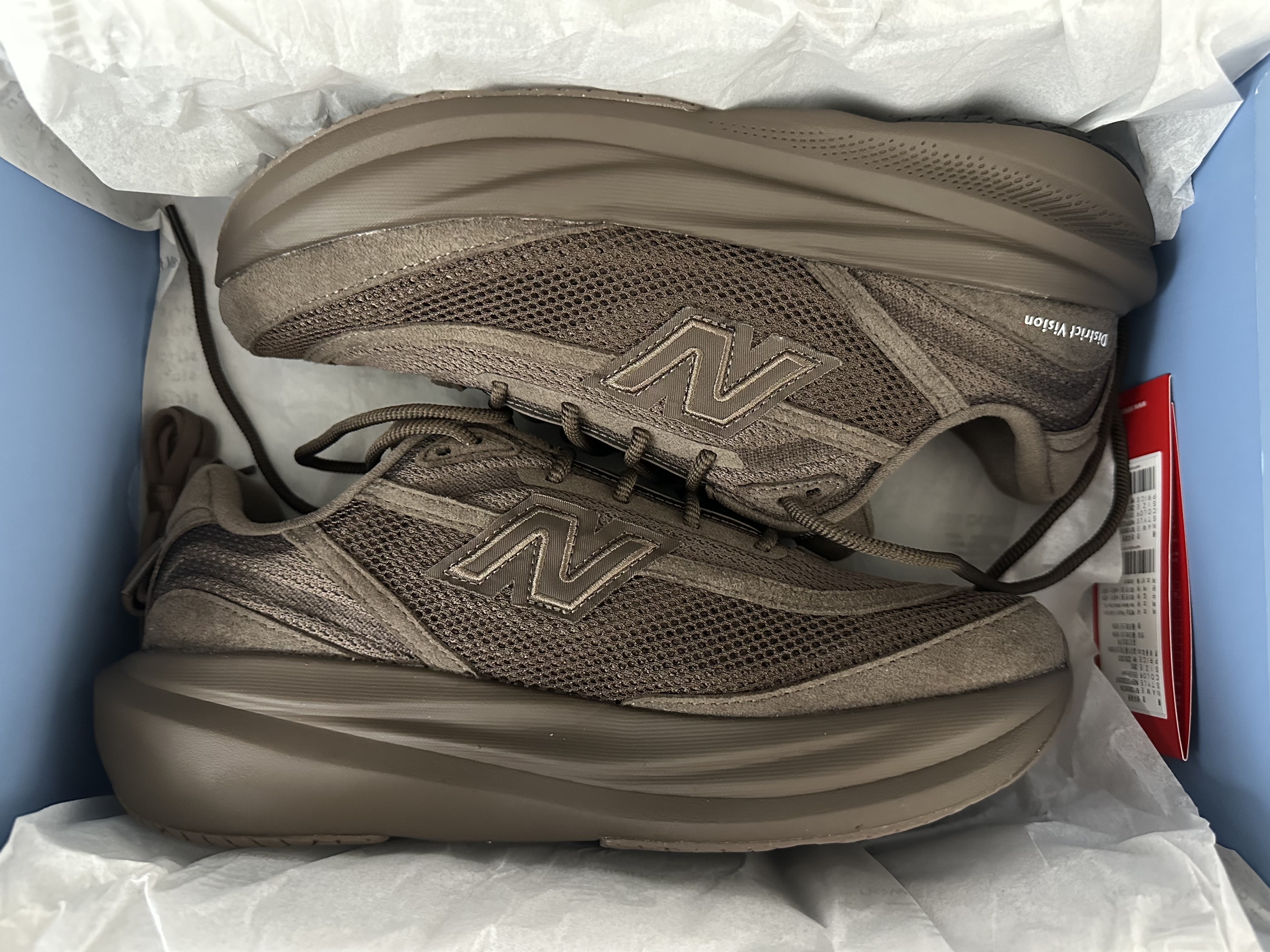 New Balance x District Vision 1080v15 Cortado Black, New Balance x District Vision 1080v15 Linen Black 착용 스타일 - 1