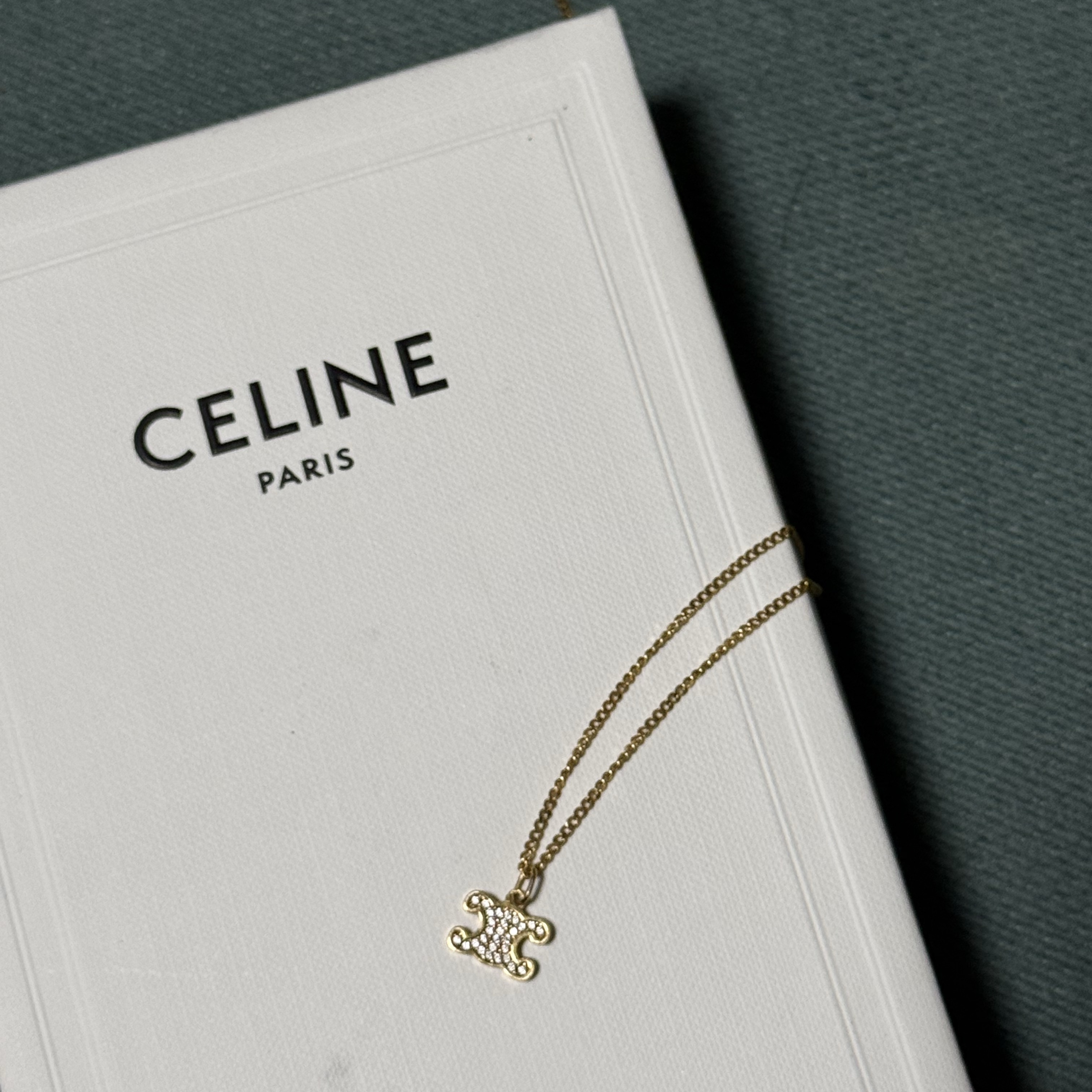 (W) Celine Triomphe Rhinestone Necklace in Brass with Gold Finish and Crystals Gold 착용 스타일 - 1