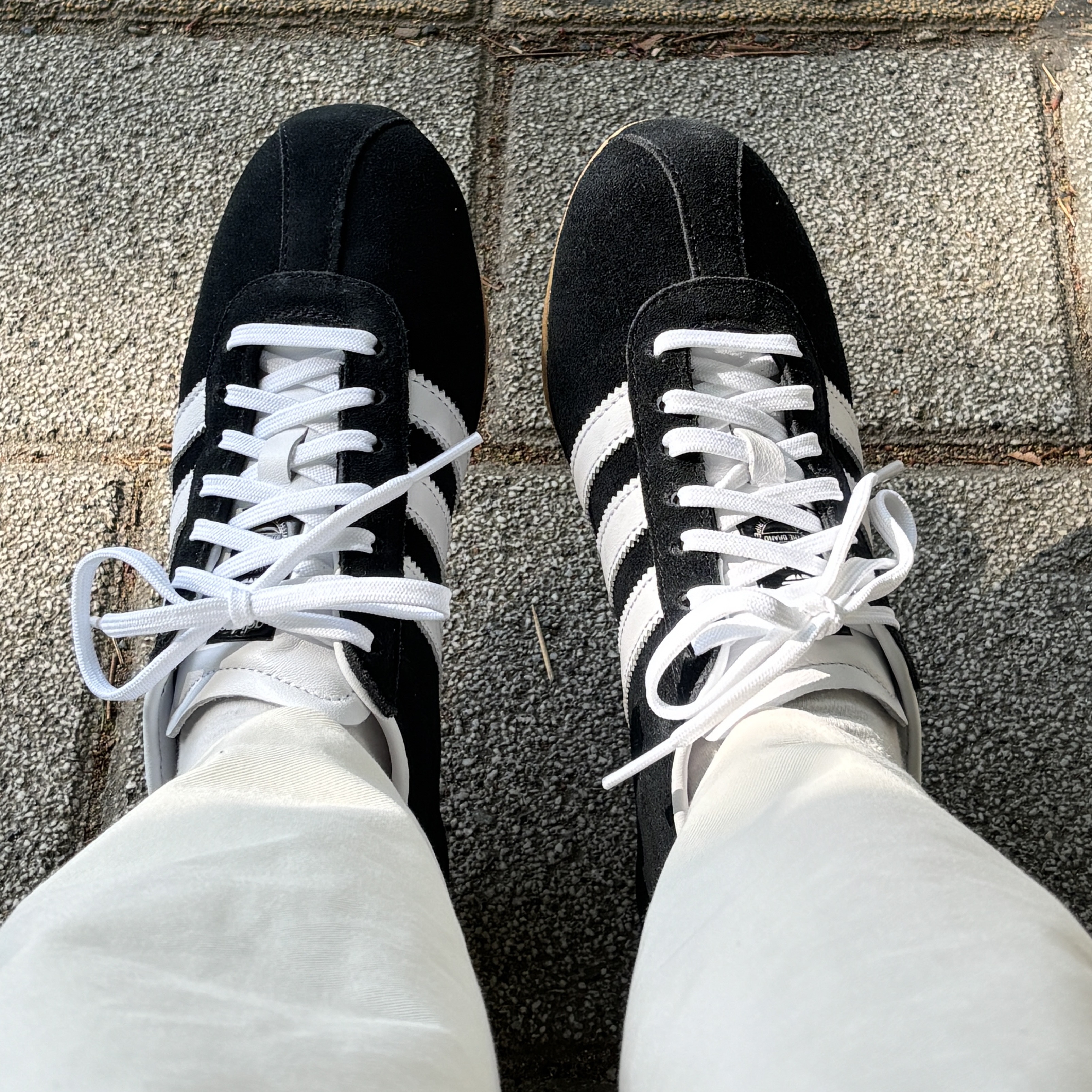 (W) Adidas Tokyo Core Black Cloud White 착용 스타일