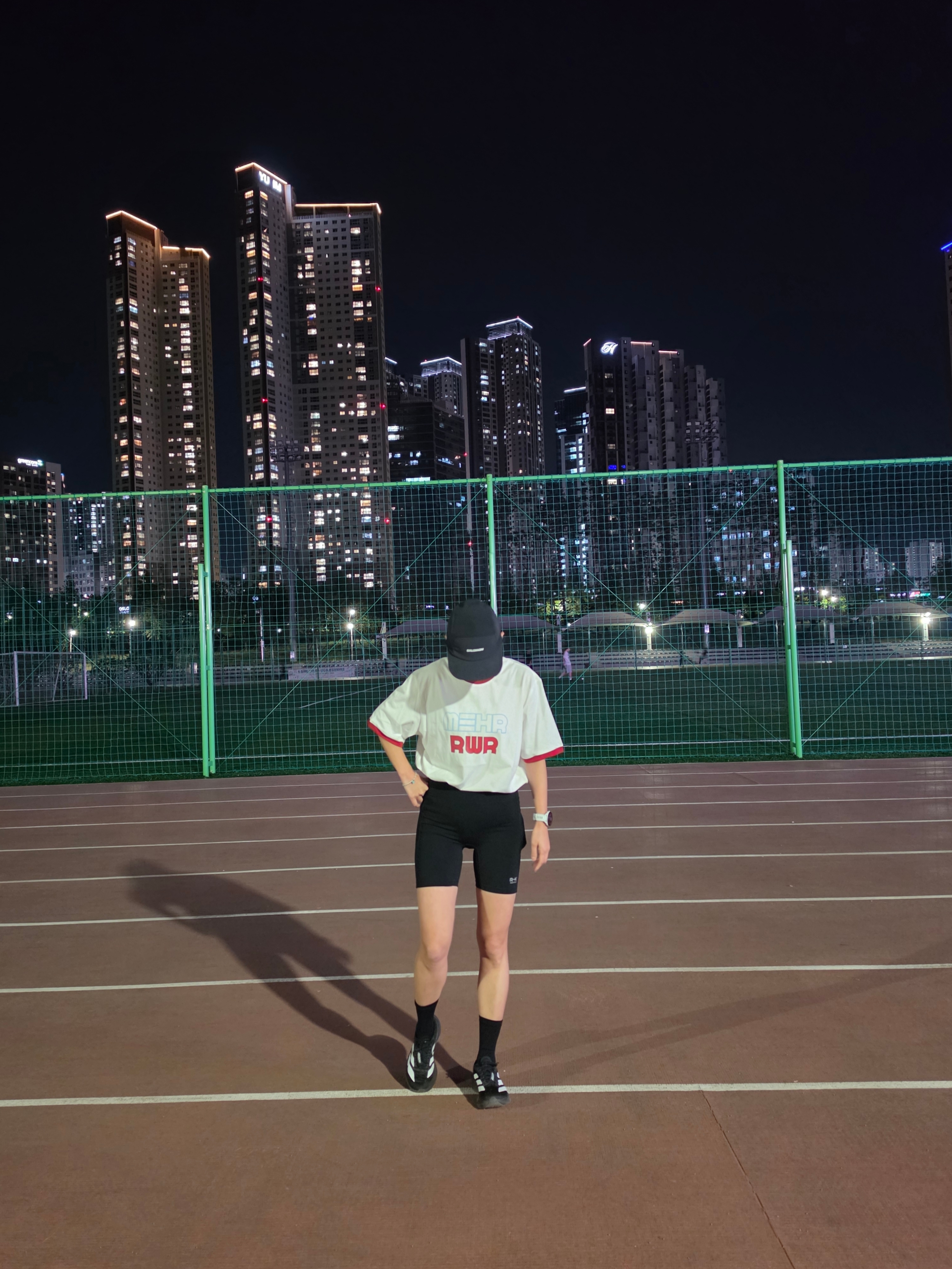 [KREAM 단독] RWR x MEHR Ringer T-Shirt White, Salomon Sense Aero Cap Black 착용 스타일 - 3