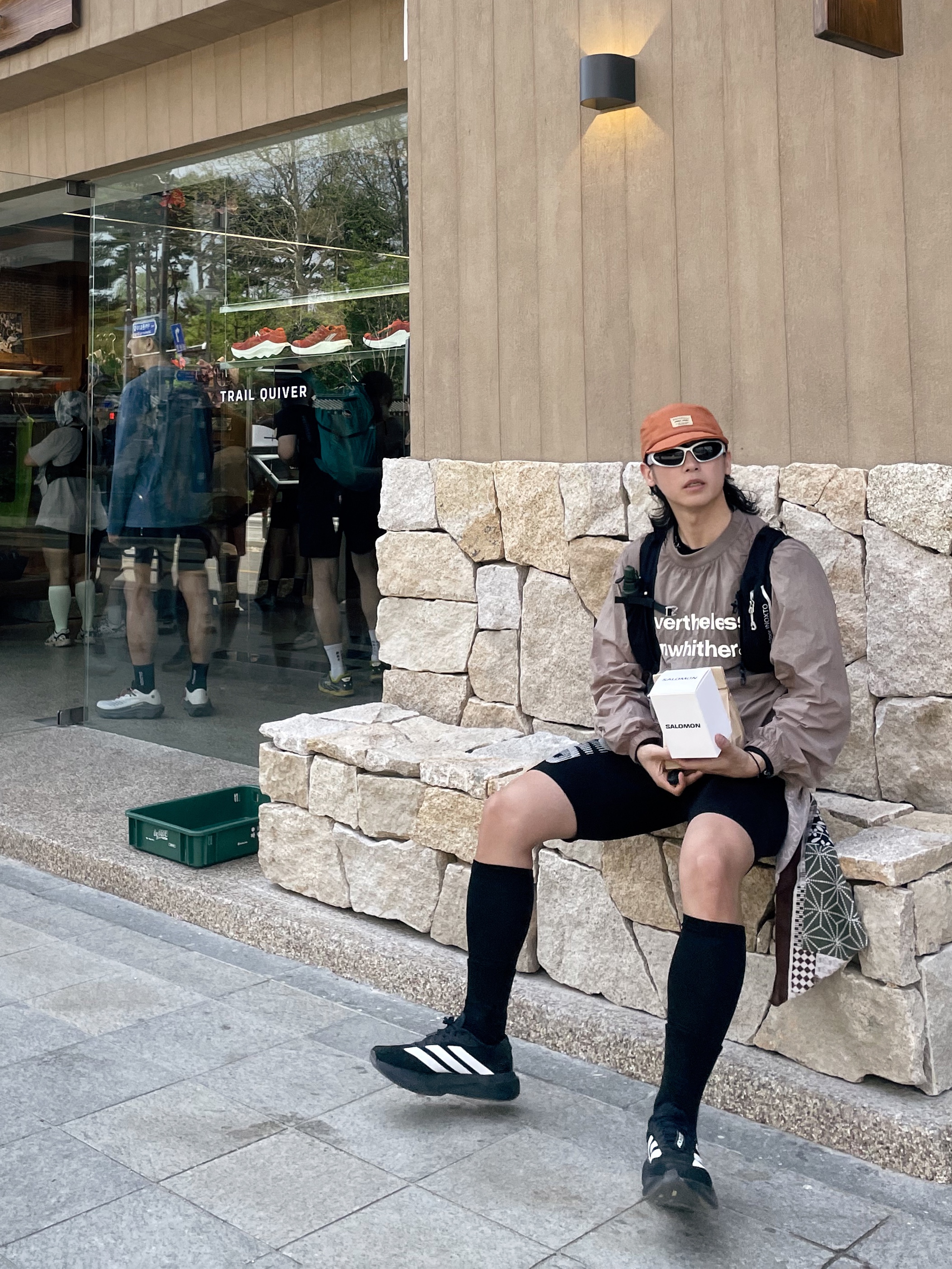 [KREAM 단독] runwhither Windbreaker MTM Brown, [KREAM 단독] runwhither Half Tights Black 착용 스타일 - 5