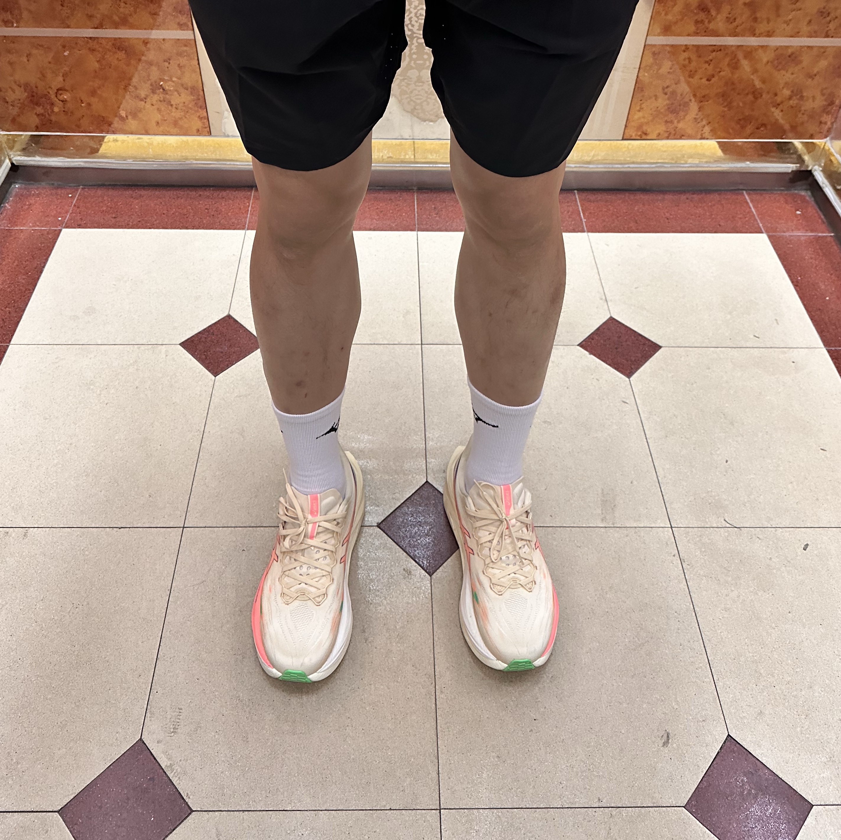 Asics Superblast 3 Seashell Sun Coral 착용 스타일 - 1