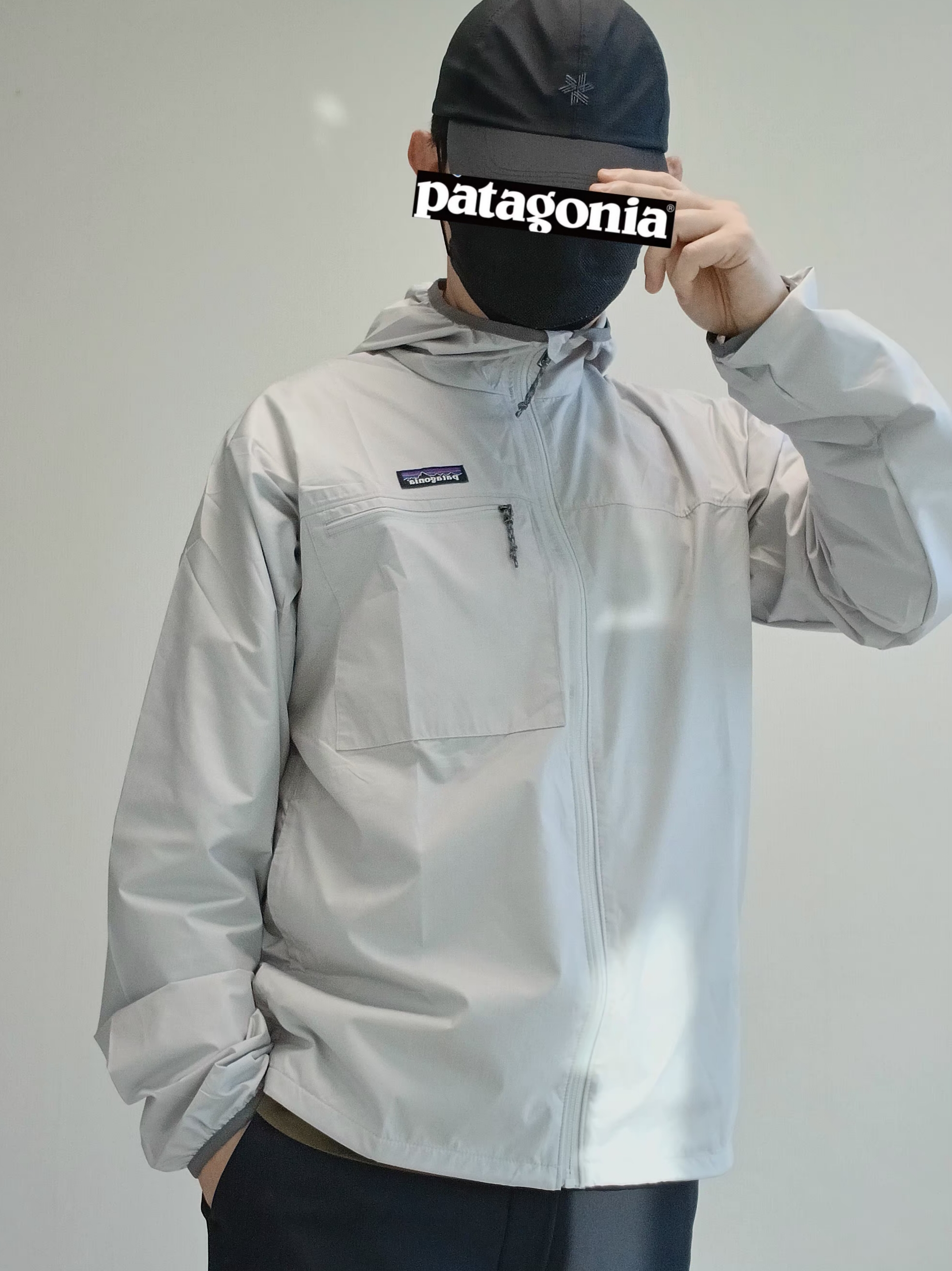 Goldwin Gore-Tex 3L Cap Black, Patagonia Light Variable Jacket Crisp Grey 착용 스타일 - 3