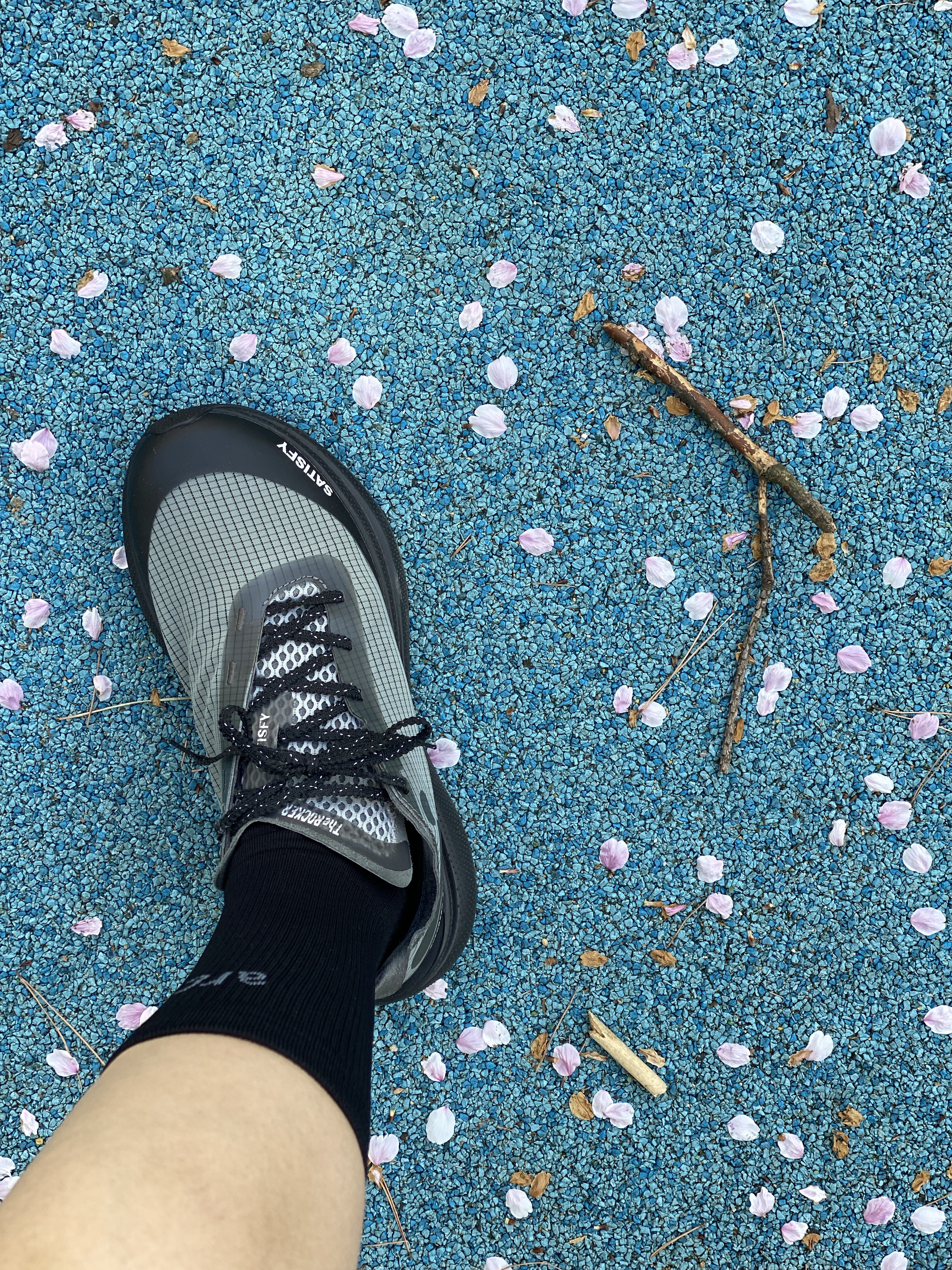 Satisfy The Rocker Shadow (Special Edition), ARC Run Knee Socks Black 착용 스타일