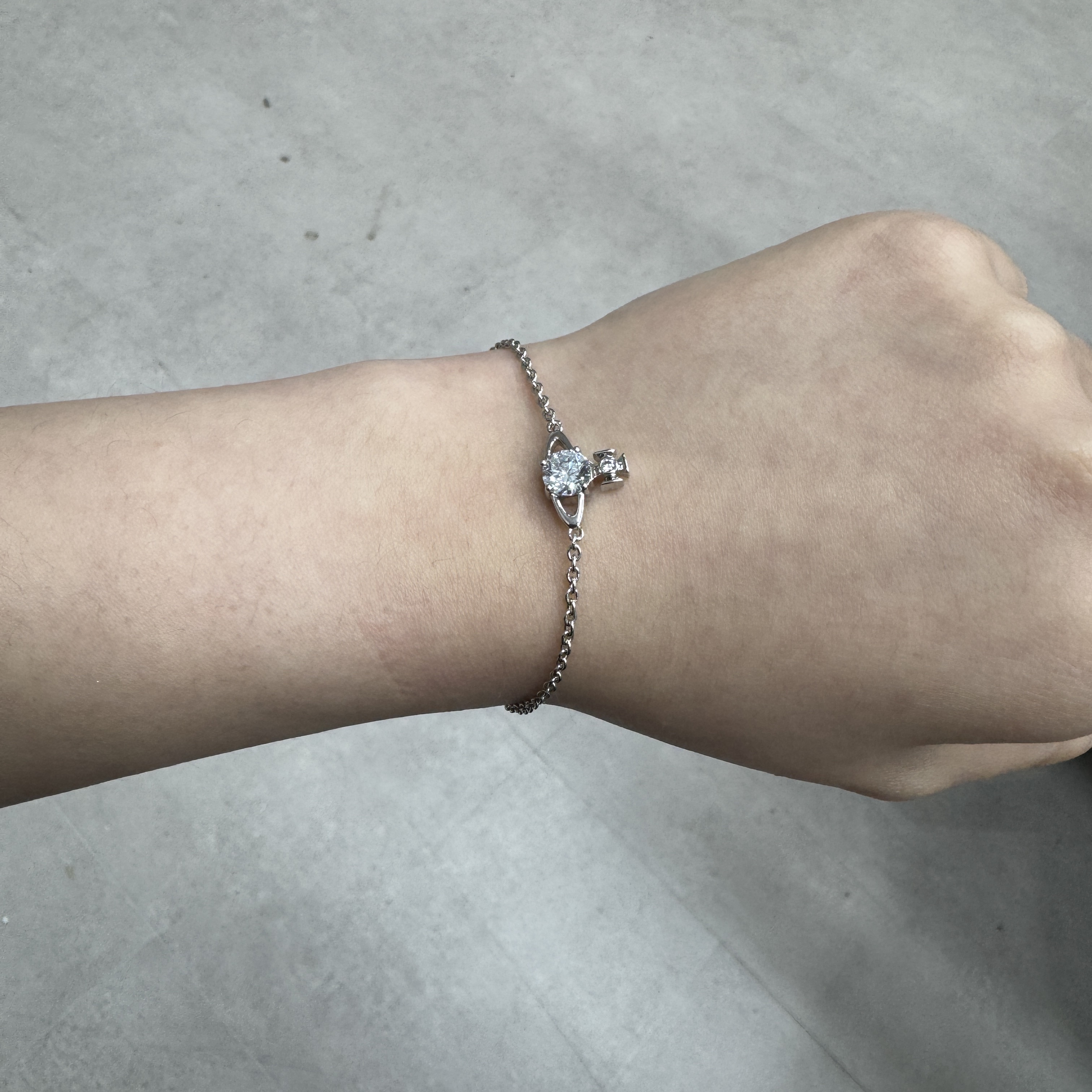 Vivienne Westwood Reina Small Bracelet Silver 착용 스타일 - 1