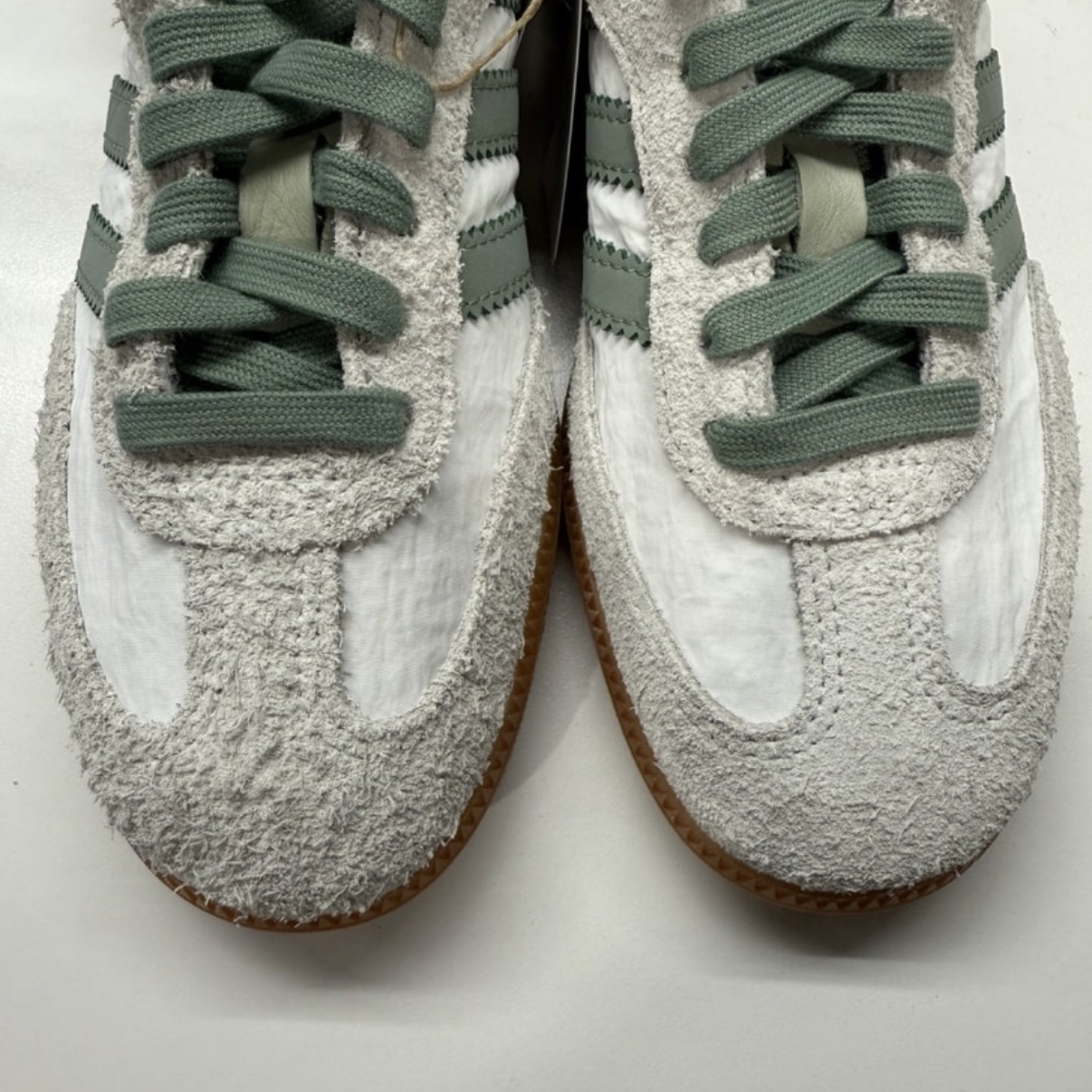 (W) Adidas Tokyo Core Black Cloud White 착용 스타일 - 3