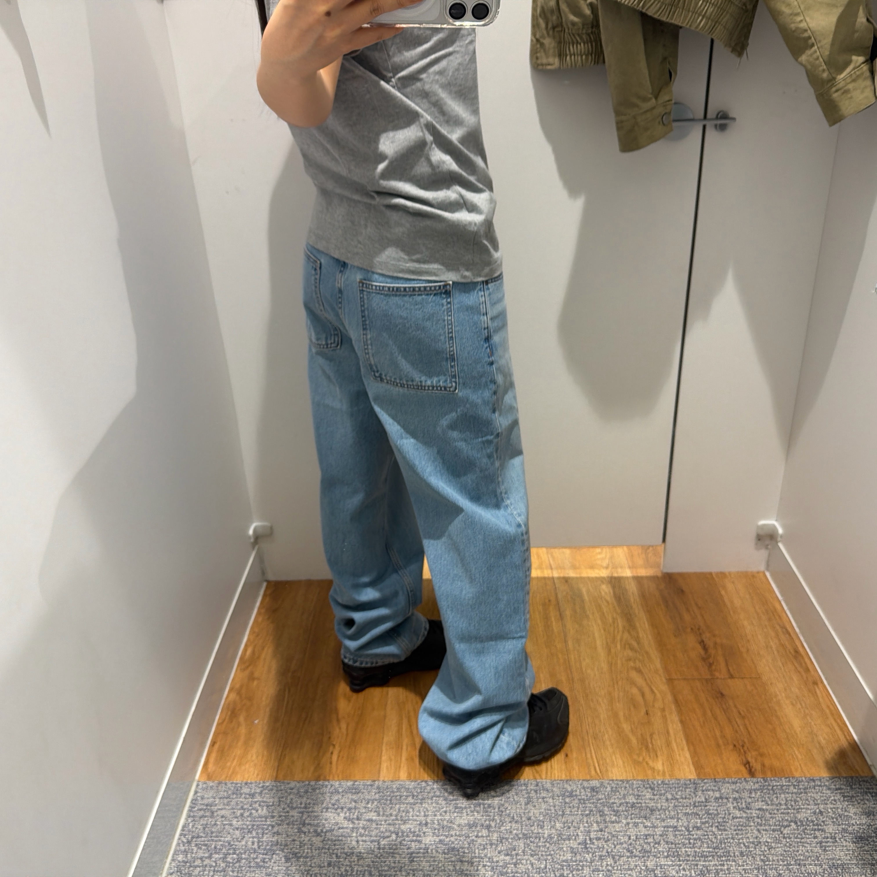 (W) Nike Shox R4 Black, Uniqlo x JW Anderson Straight Jean Blue - KR 착용 스타일 - 1