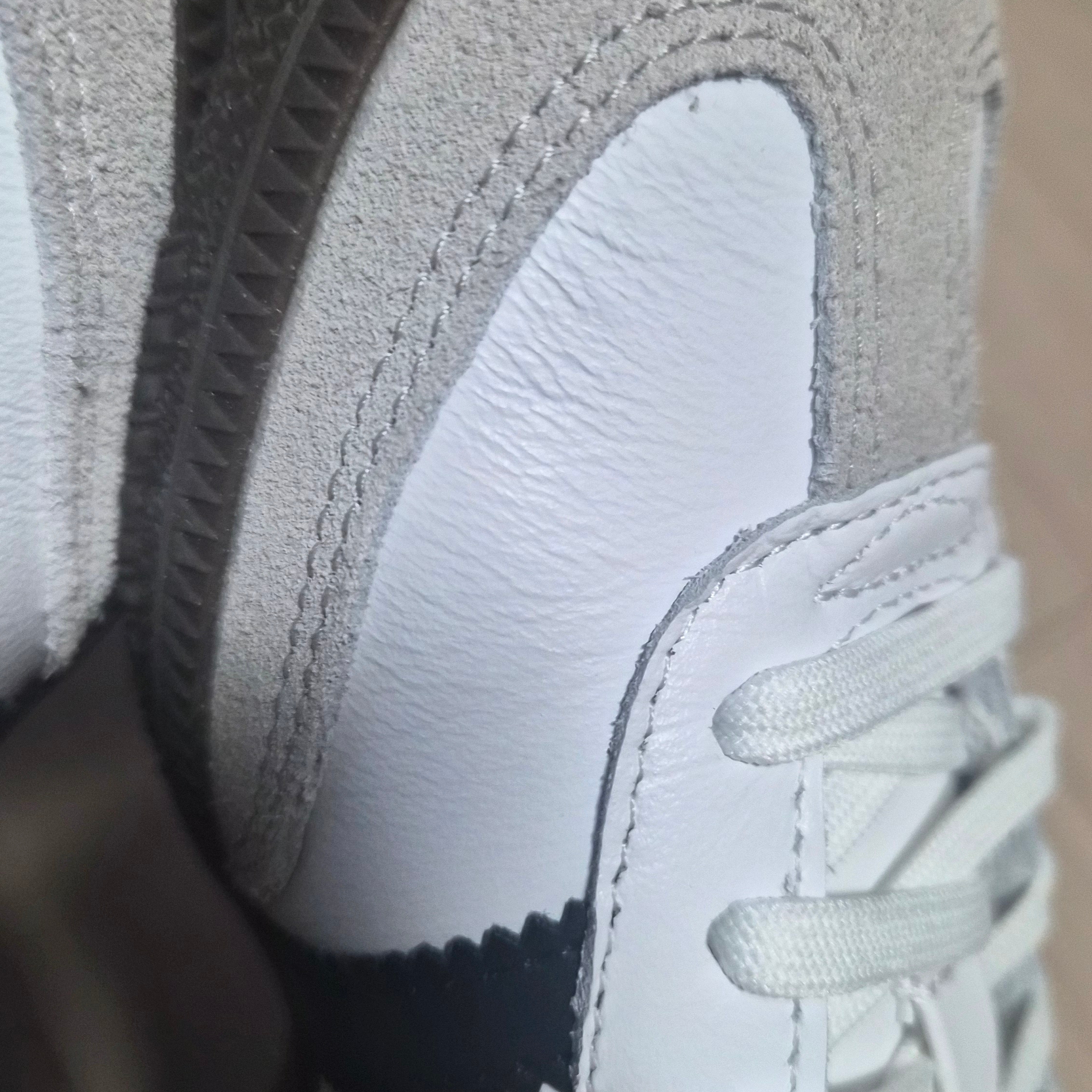(C) Adidas Samba OG Cloud White Core Black 착용 스타일 - 2