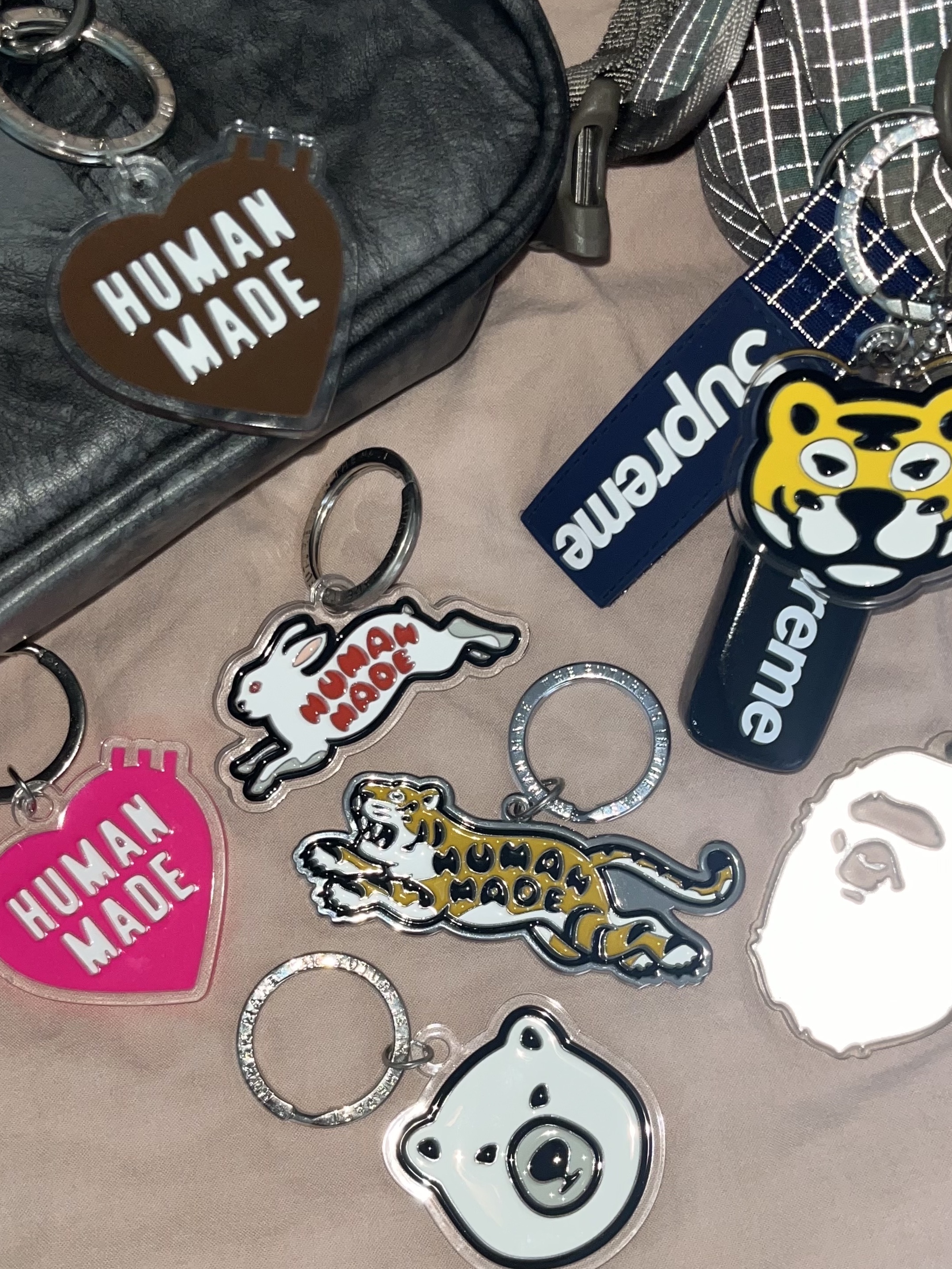 Human Made Animal Keychain #2 Silver, Human Made Acrylic Heart Keyring Pink 착용 스타일