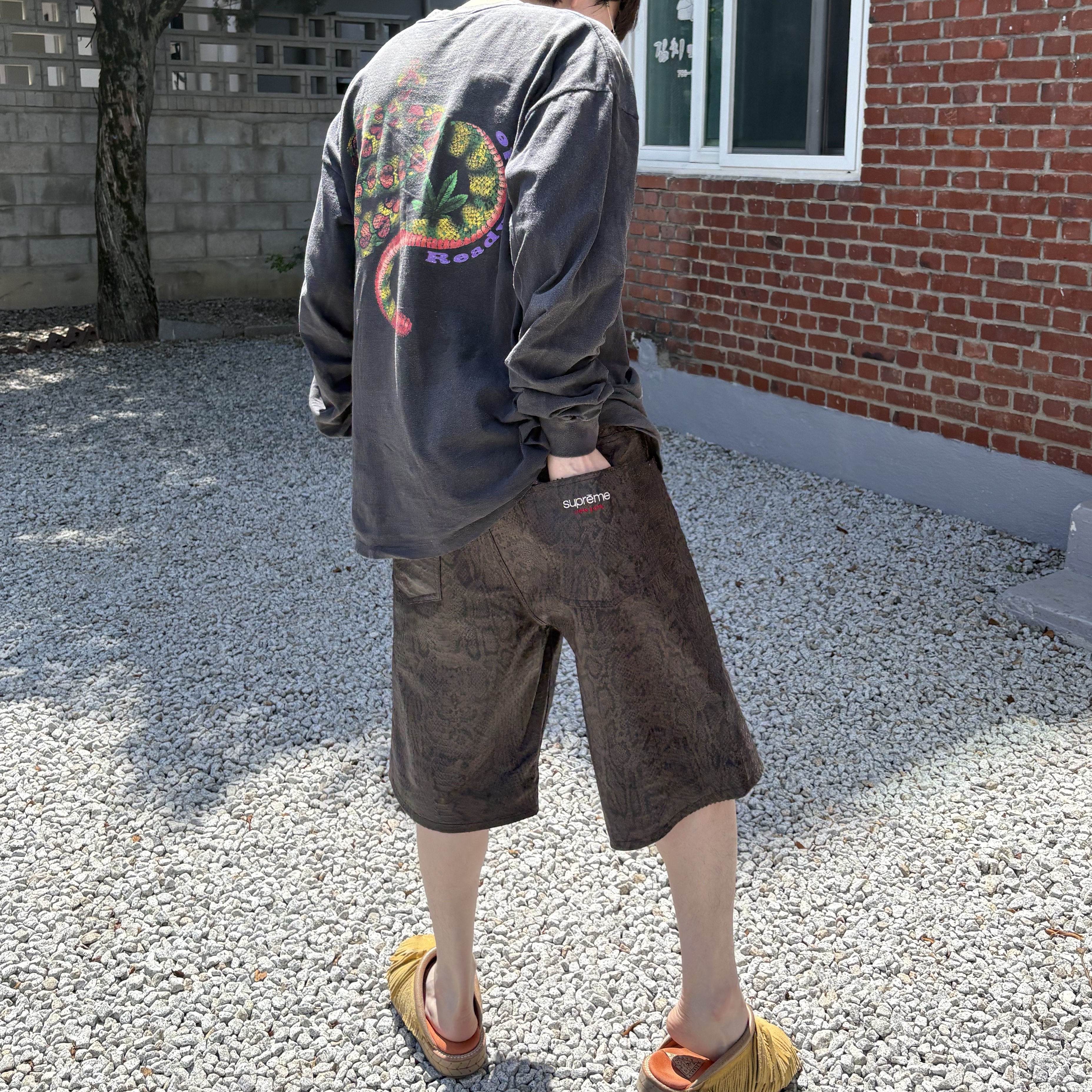 Supreme Baggy Leather Shorts Snakeskin - 25SS 착용 스타일 - 2