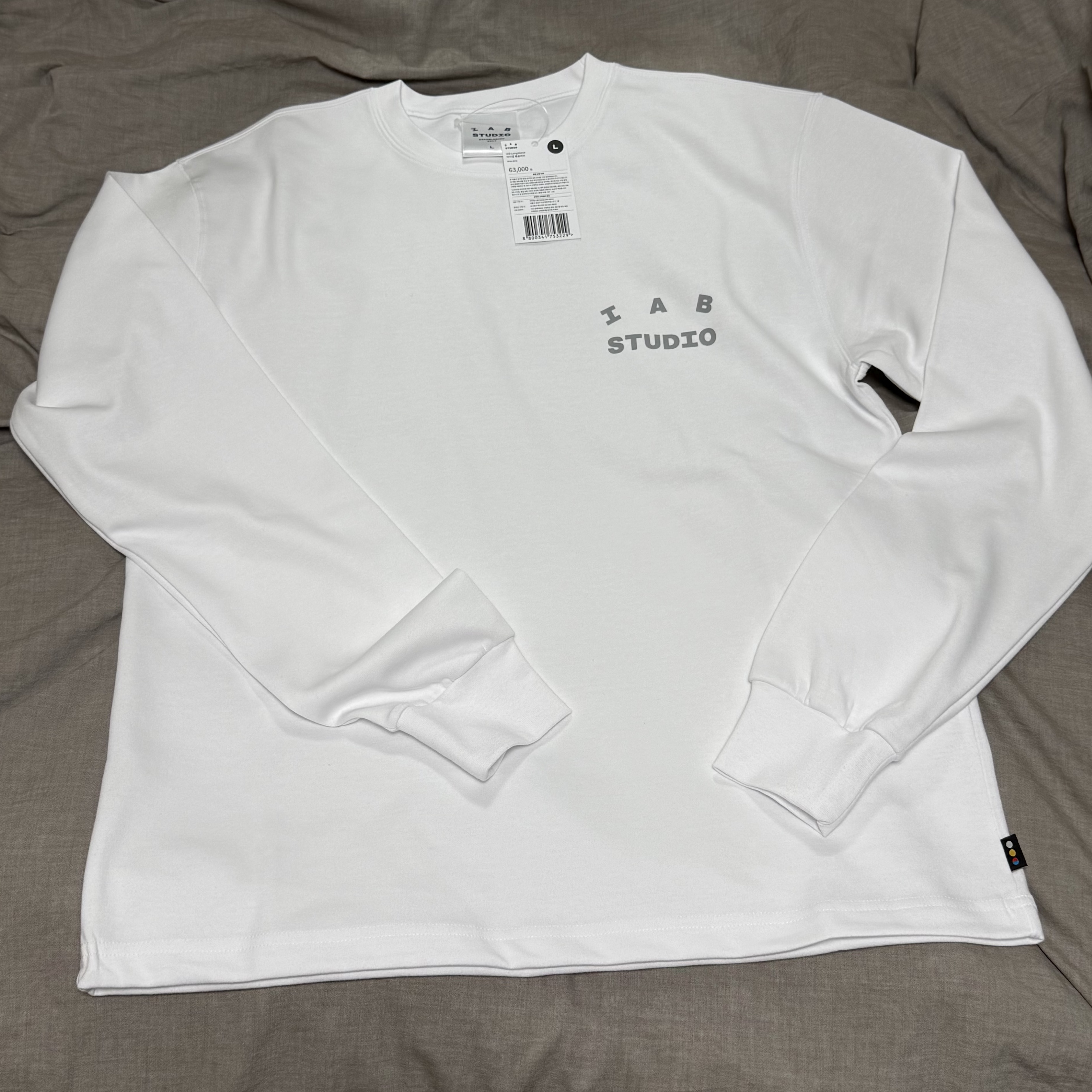IAB Studio IAB Long Sleeve White - 26SS 착용 스타일 - 1