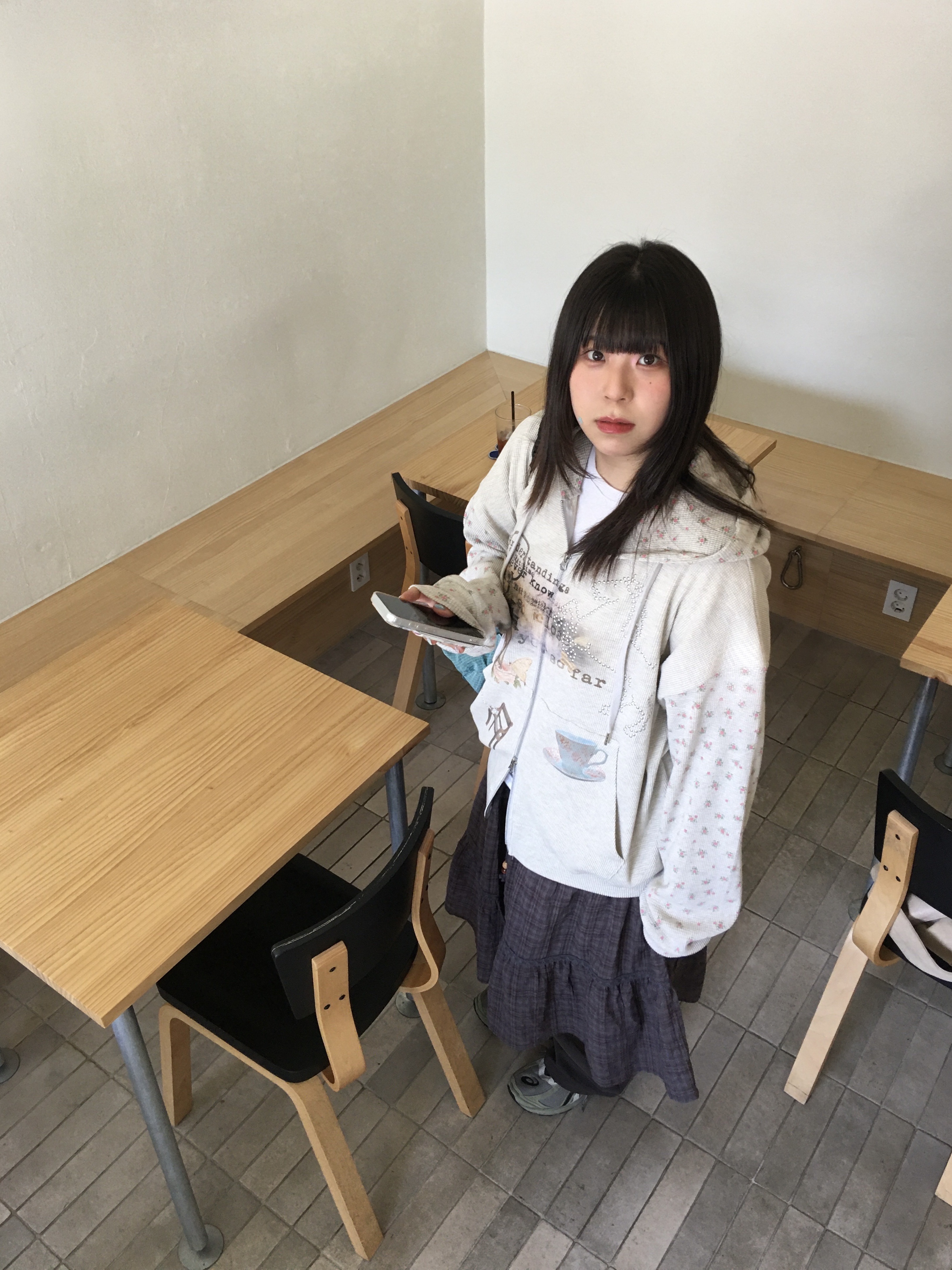 Honkyo In Wonderland Stone Hoodie 착용 스타일