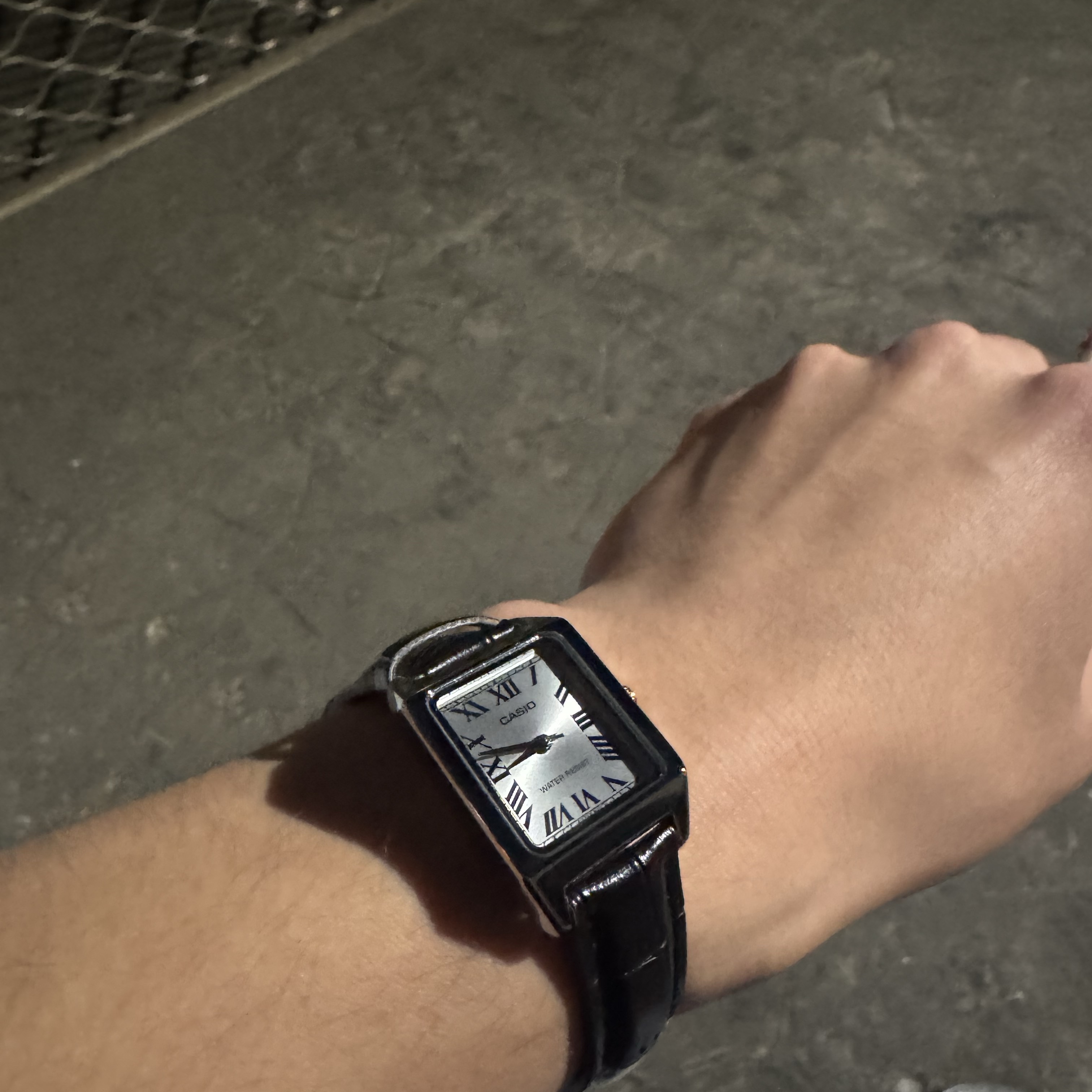 Casio LTP-V007L-7B1 착용 스타일