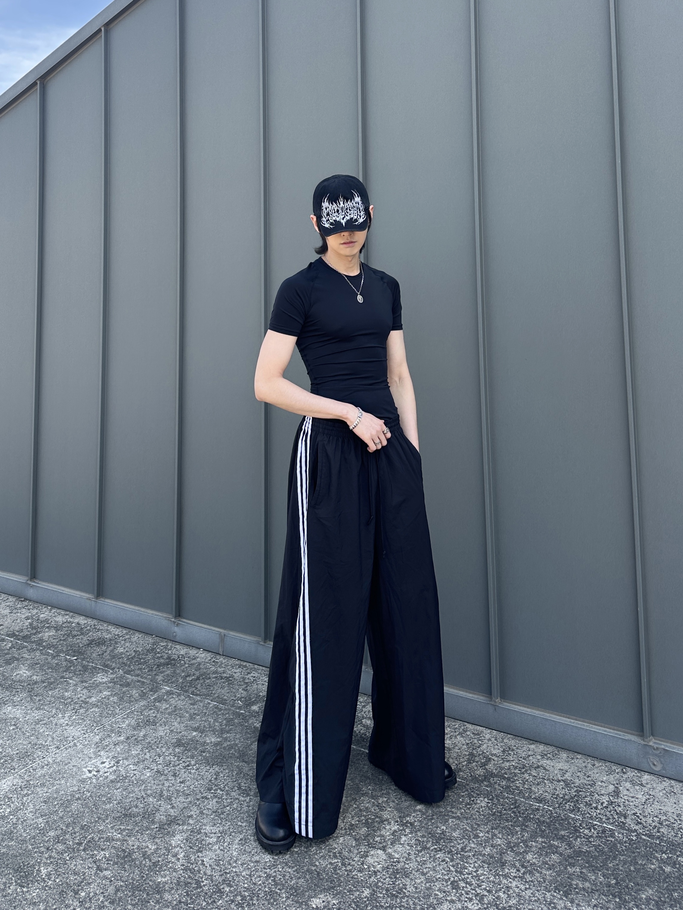 Project G/R Metalic Logo Cap Black, (W) Adidas Adilenium Season 2 Oversized Zip Off Track Pants Gender Neutral Black - KR Sizing 착용 스타일 - 3