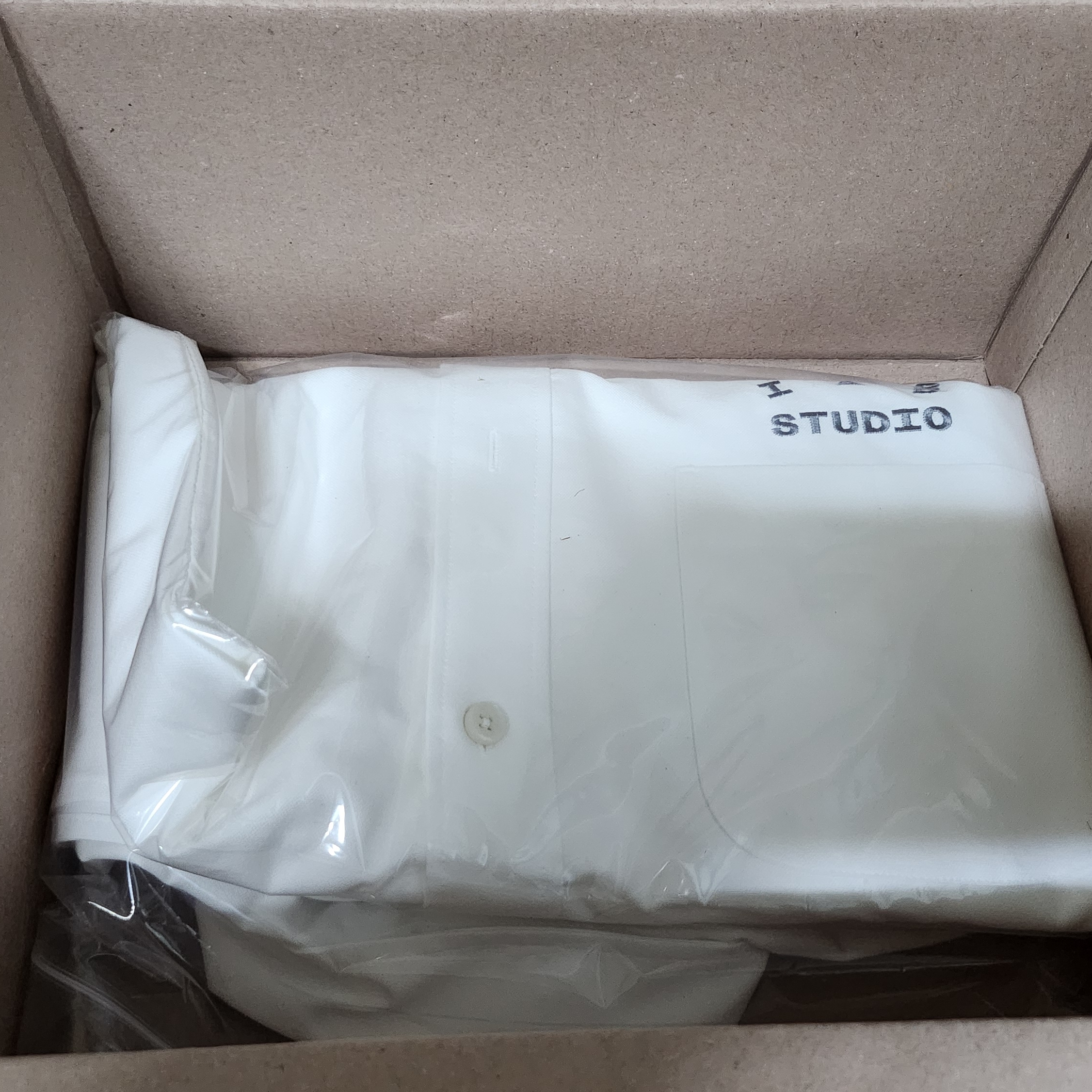 IAB Studio IAB Shirt White 착용 스타일 - 5