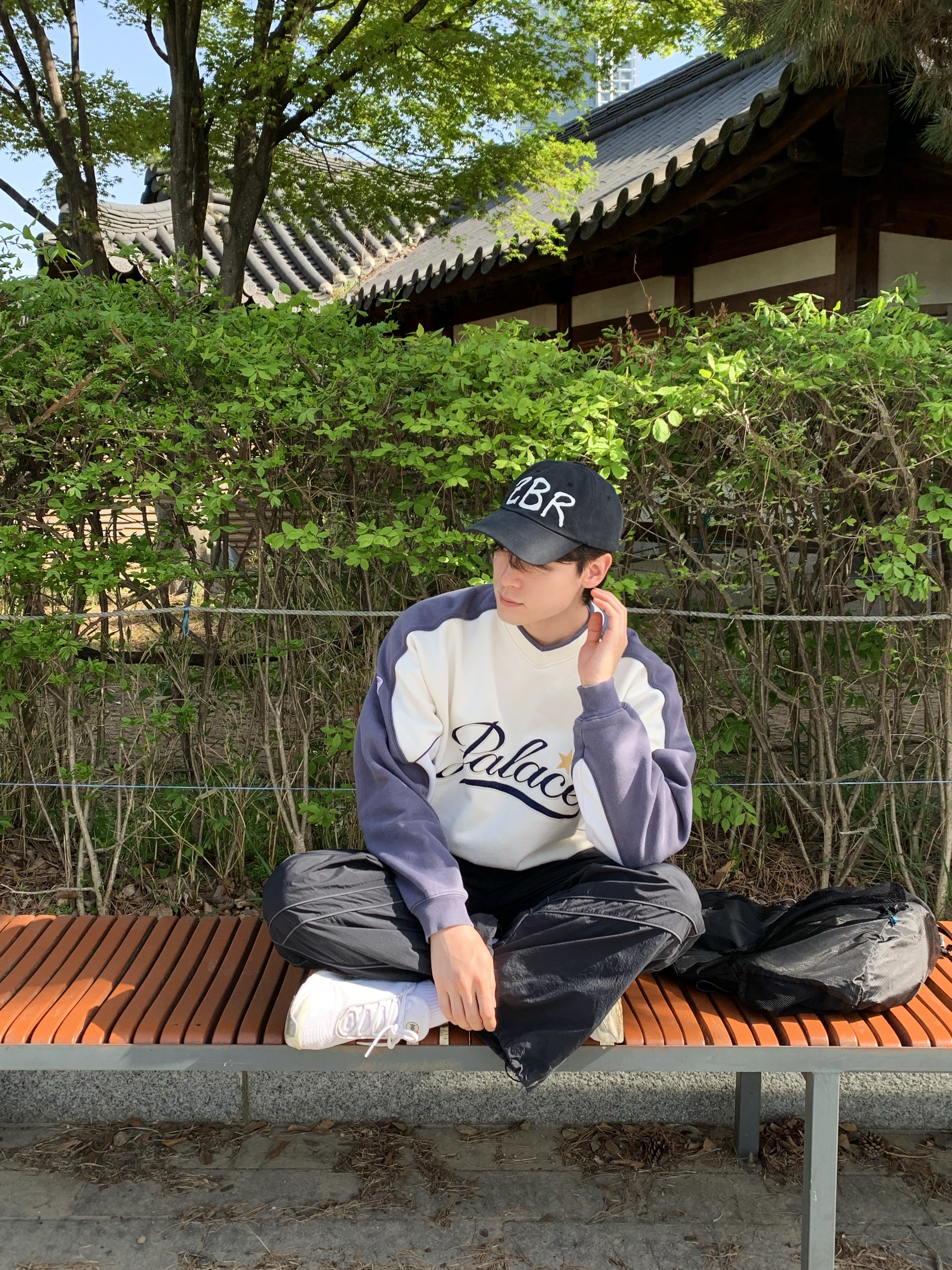 Palace Star Script Crew Soft White - 24SS, Nike Solo Swoosh Track Pants Black - Asia 착용 스타일 - 3
