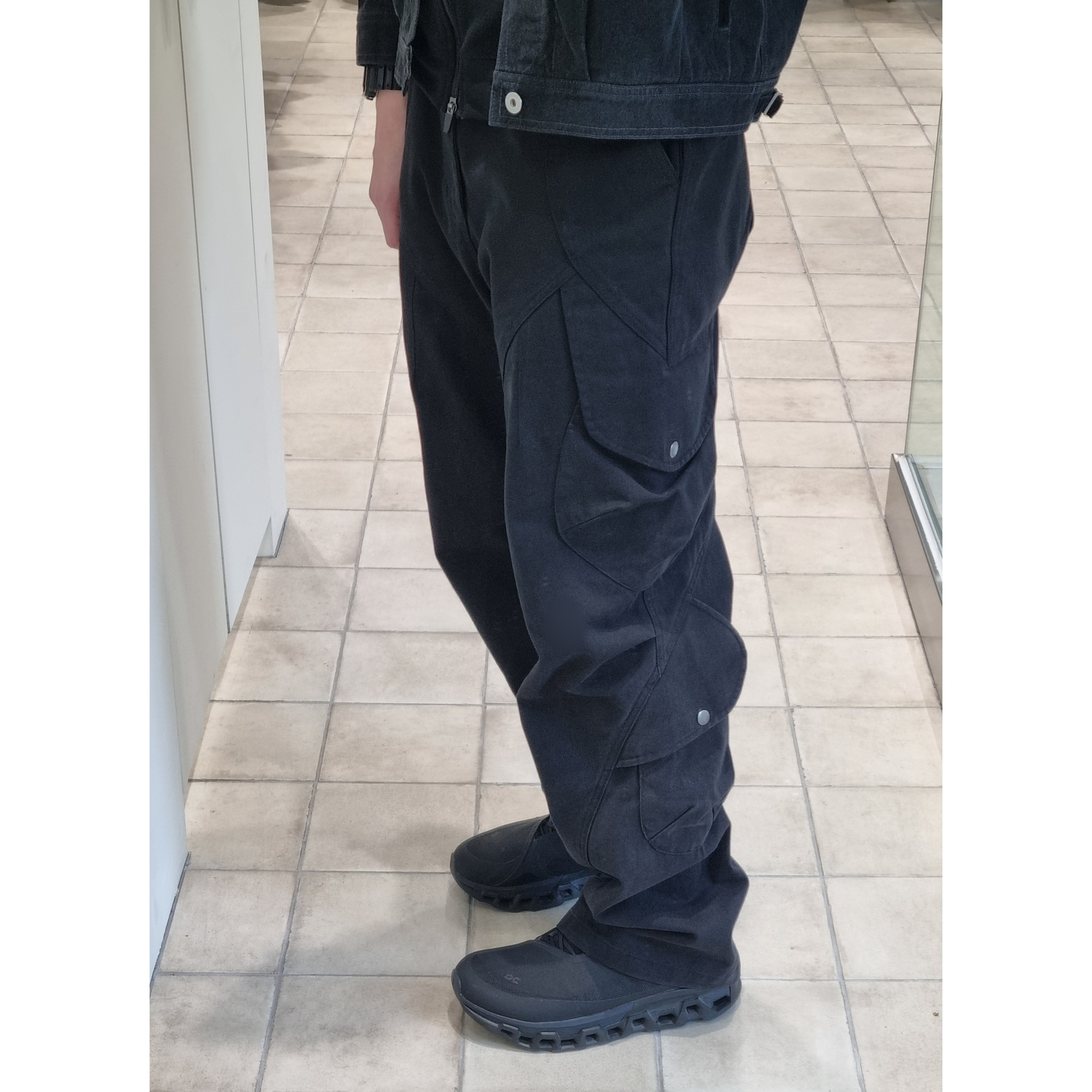 On Running x Post Archive Faction (Paf) Cloudmonster 2 Black Magnet, Ignota Core:8 Roamer Cargo Pants Black 착용 스타일 - 1