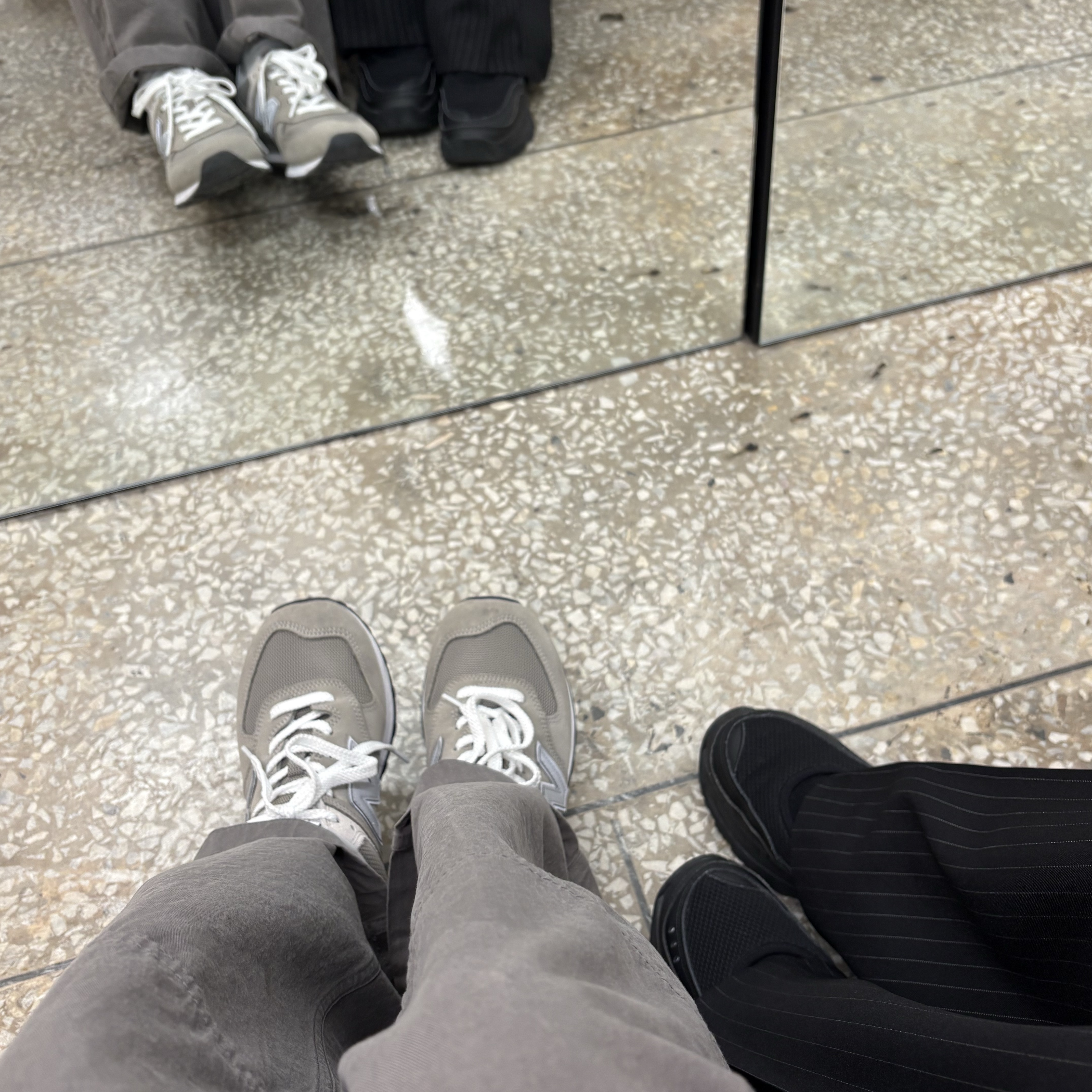 [10% 쿠폰] (W) New Balance 574 Worn By Anyone Grey - B Standard 착용 스타일