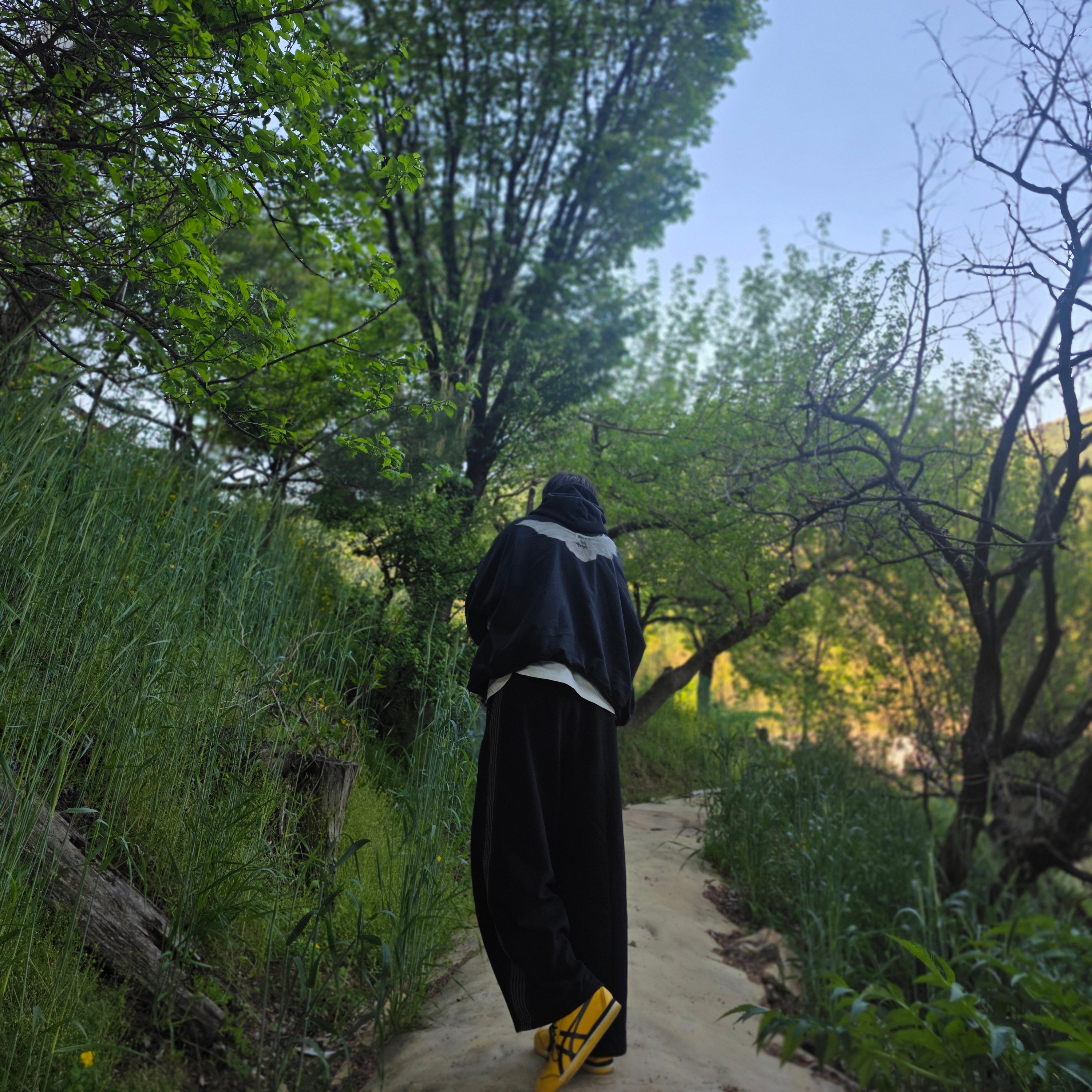 Needles x LHP H.D. Track Pants Black, Yeezy Gap Engineered By Balenciaga Dove Hoodie Washed Black 착용 스타일 - 1