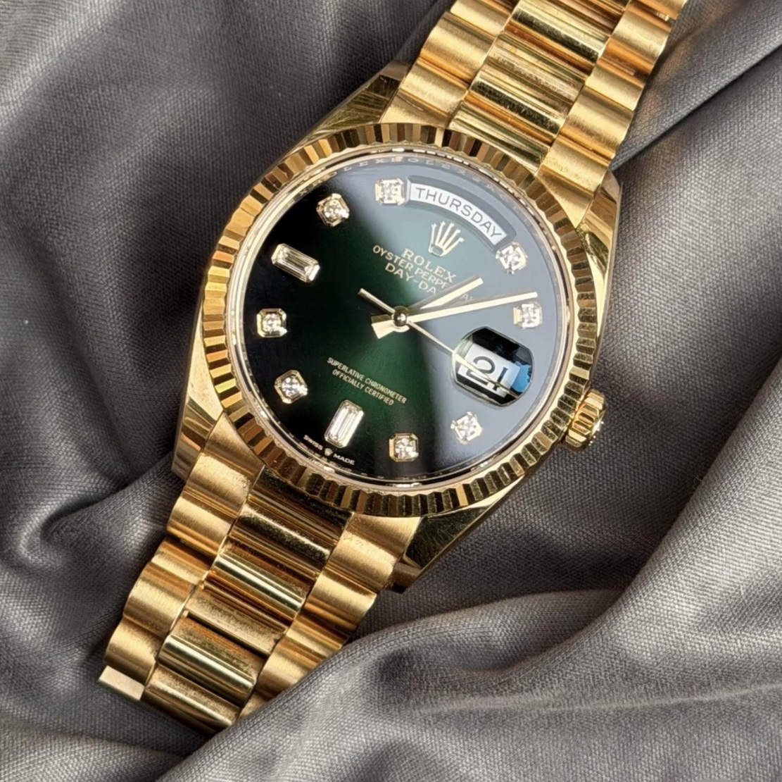 Rolex Day-Date 36mm 128238 Green Ombre Diamond-Set President 착용 스타일
