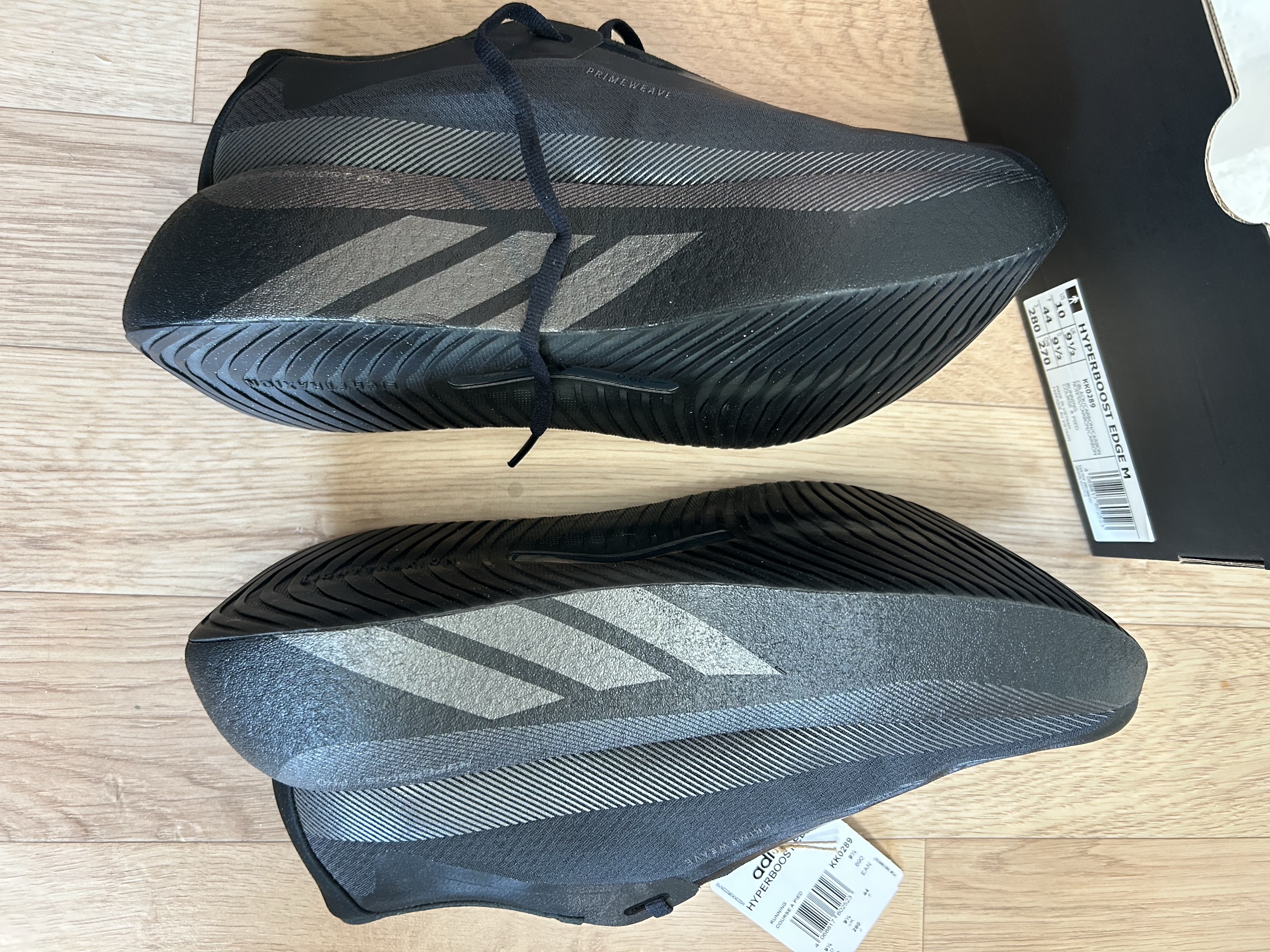 Adidas Hyperboost Edge Core Black Carbon 착용 스타일