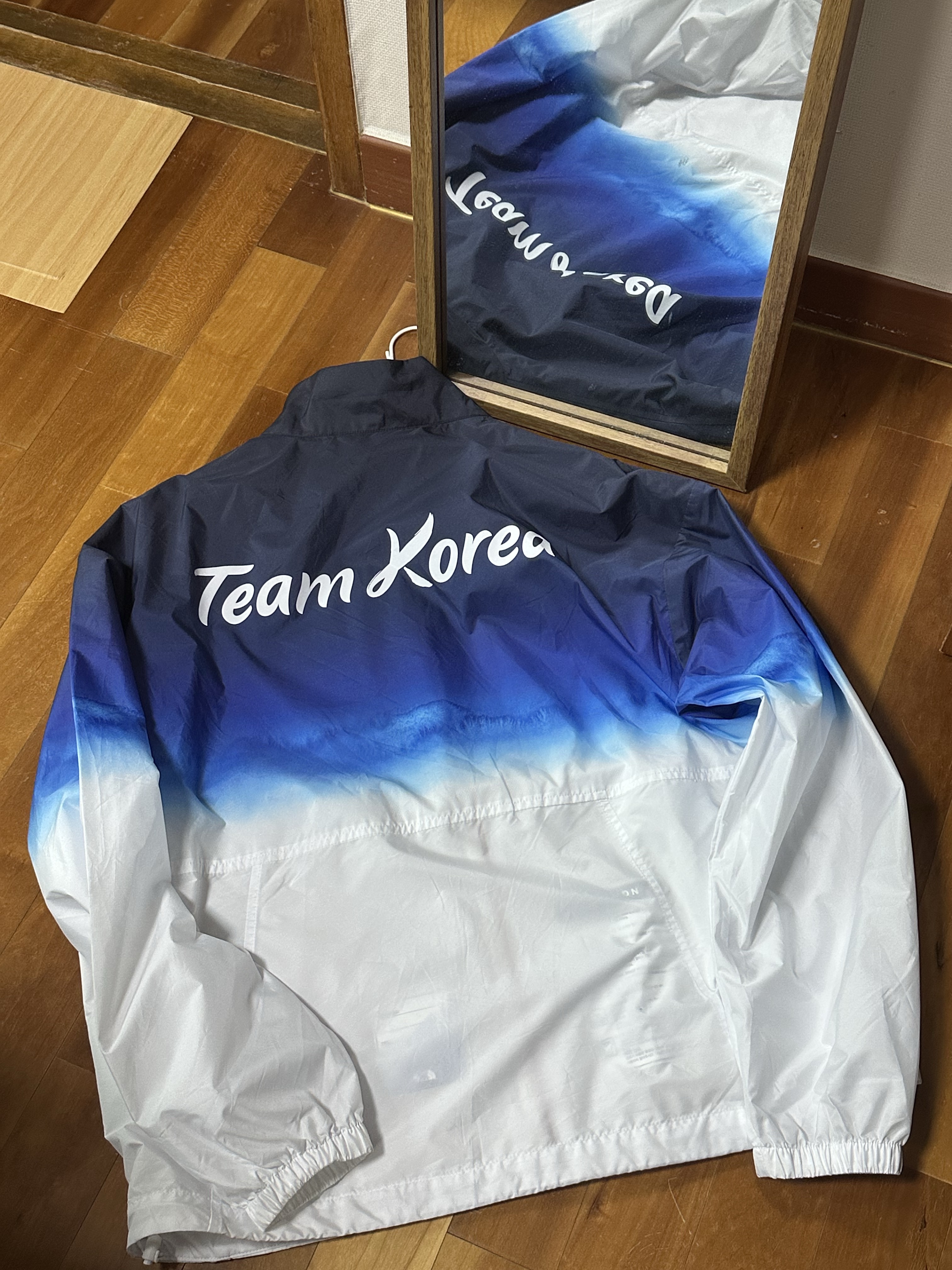 The North Face PO Team Korea Reston Jacket White 착용 스타일