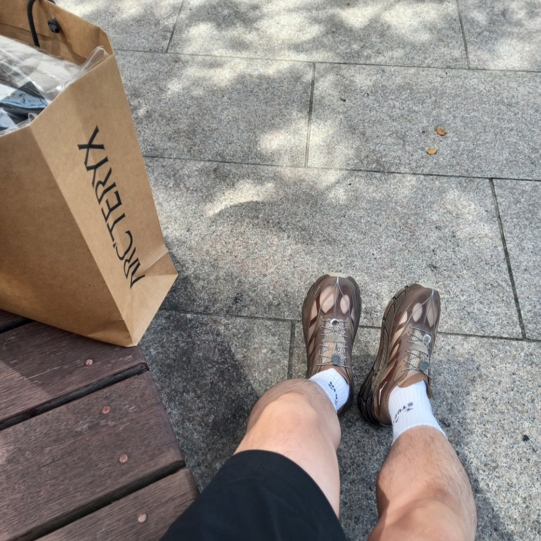 IAB Studio Socks White (5 Pack), Hoka x Satisfy Mafate Speed 4 Lite Rubber 착용 스타일 - 1